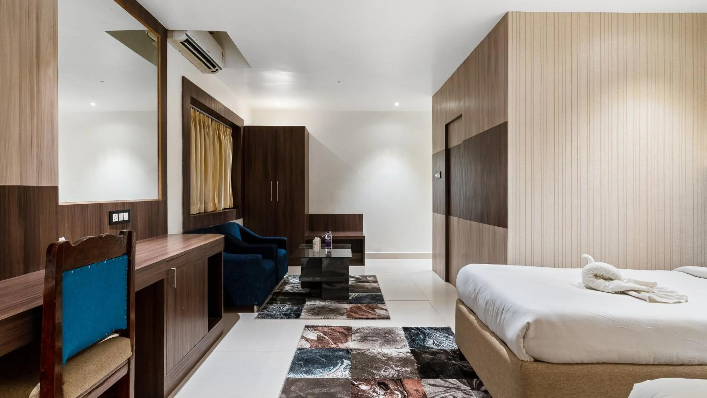 Seating area, Bed in Niranjana Hotel Bodhgaya