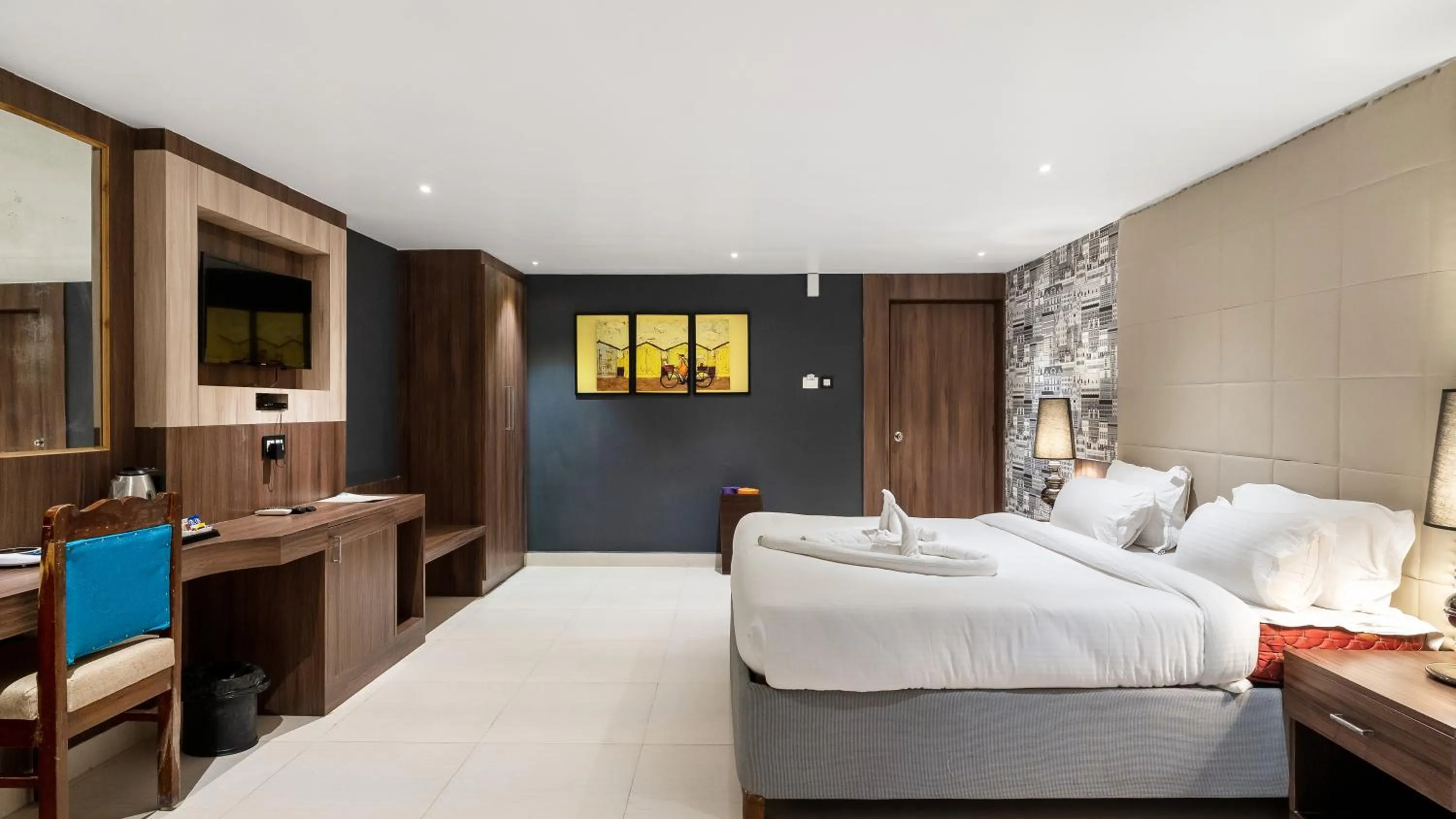 Photo of the whole room, Bed in Niranjana Hotel Bodhgaya