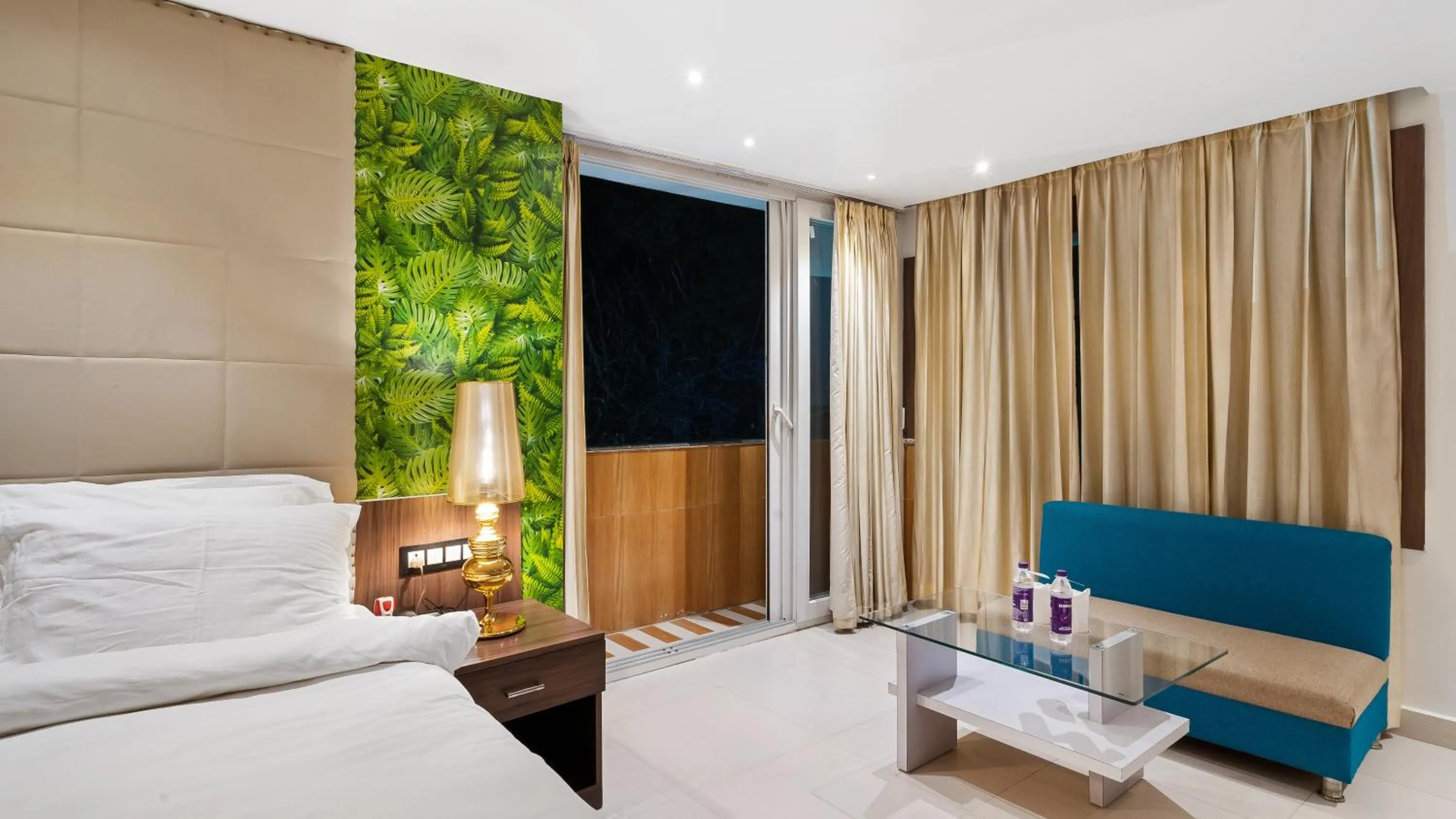 Balcony/Terrace, Bed in Niranjana Hotel Bodhgaya