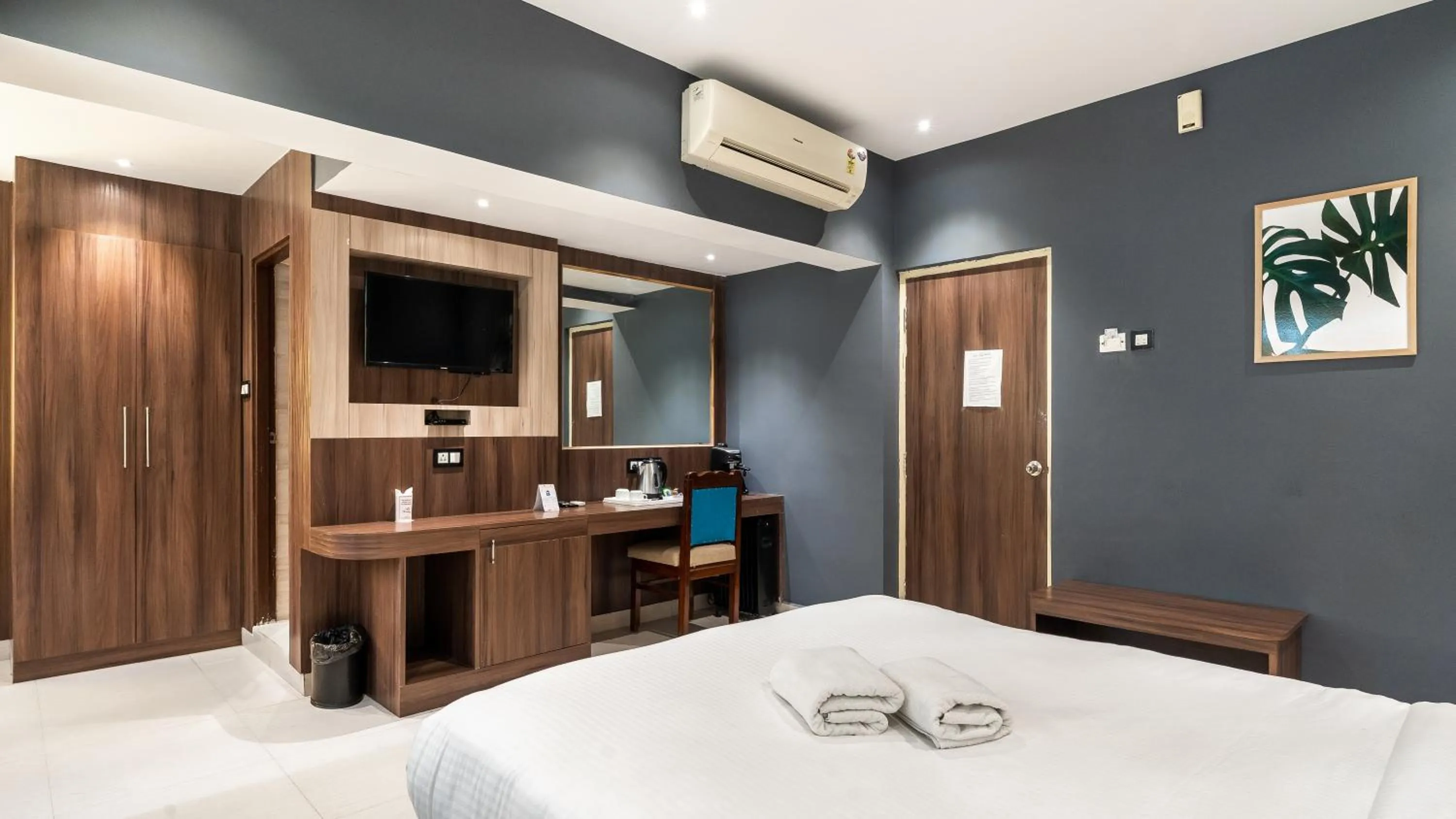 TV and multimedia, Bed in Niranjana Hotel Bodhgaya