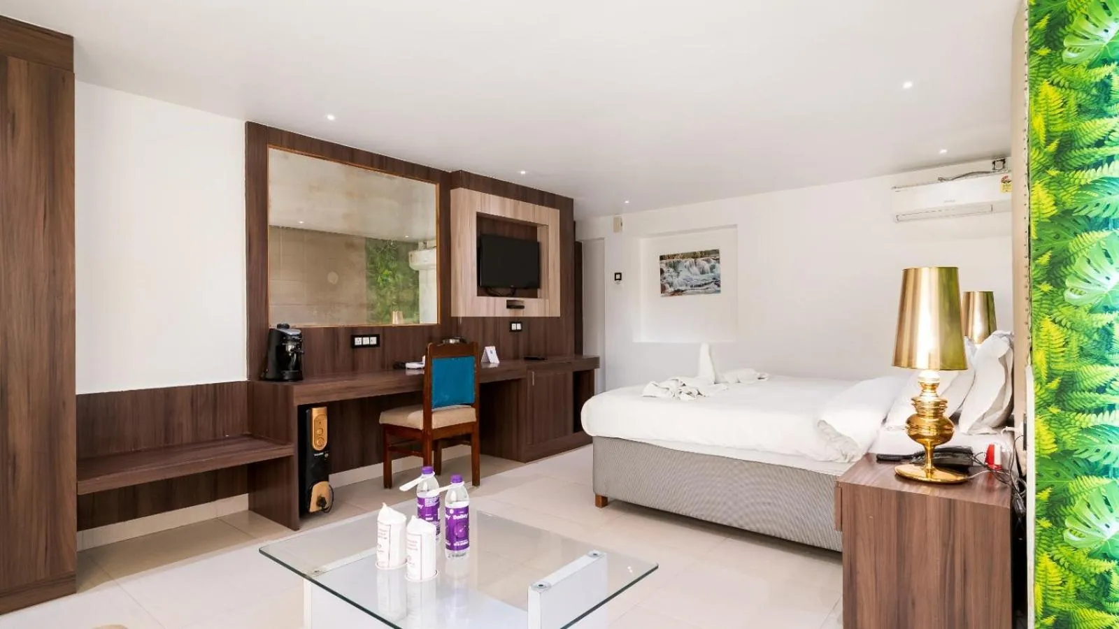 internet, Bed in Niranjana Hotel Bodhgaya