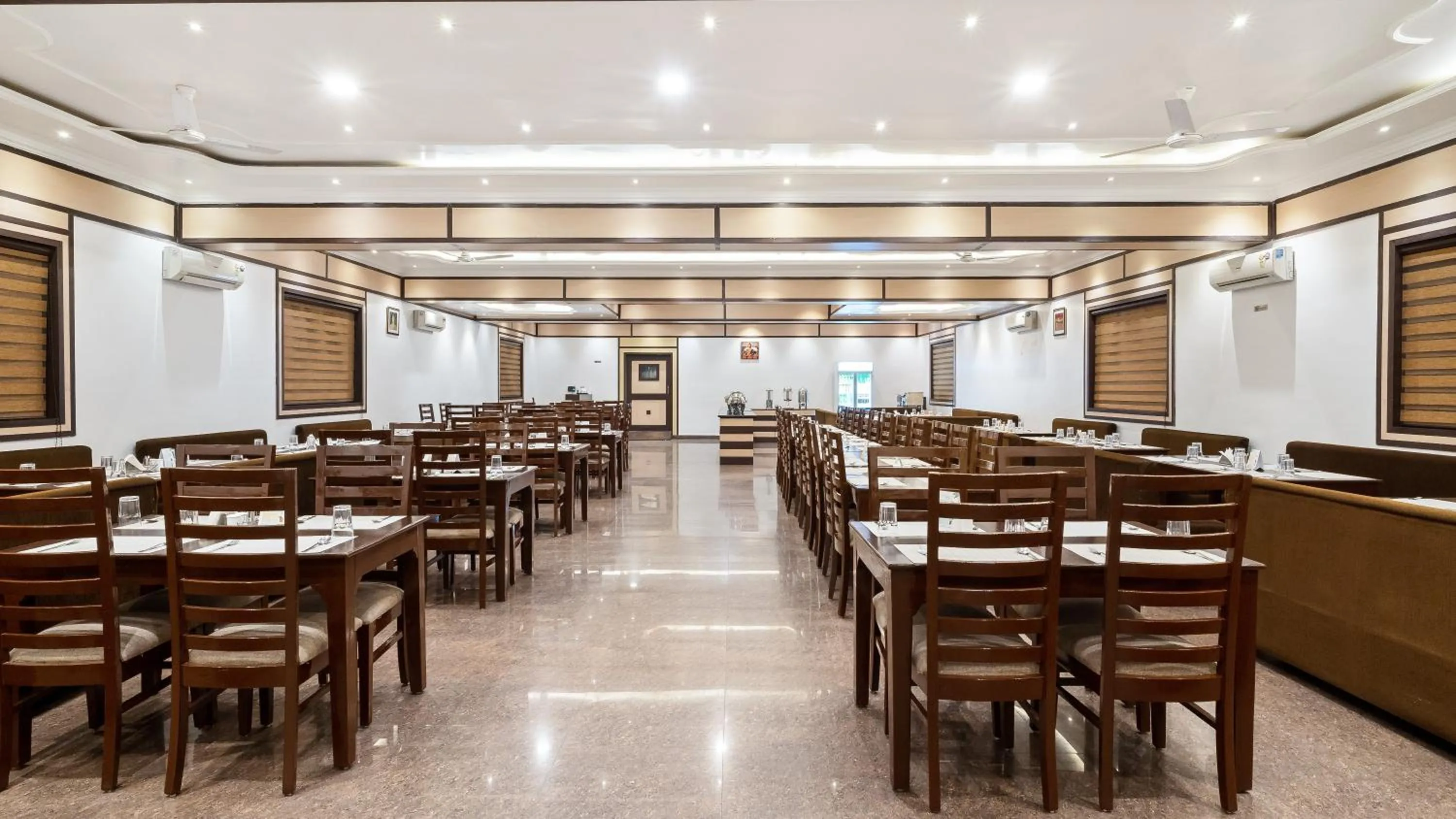 Restaurant/places to eat in Niranjana Hotel Bodhgaya