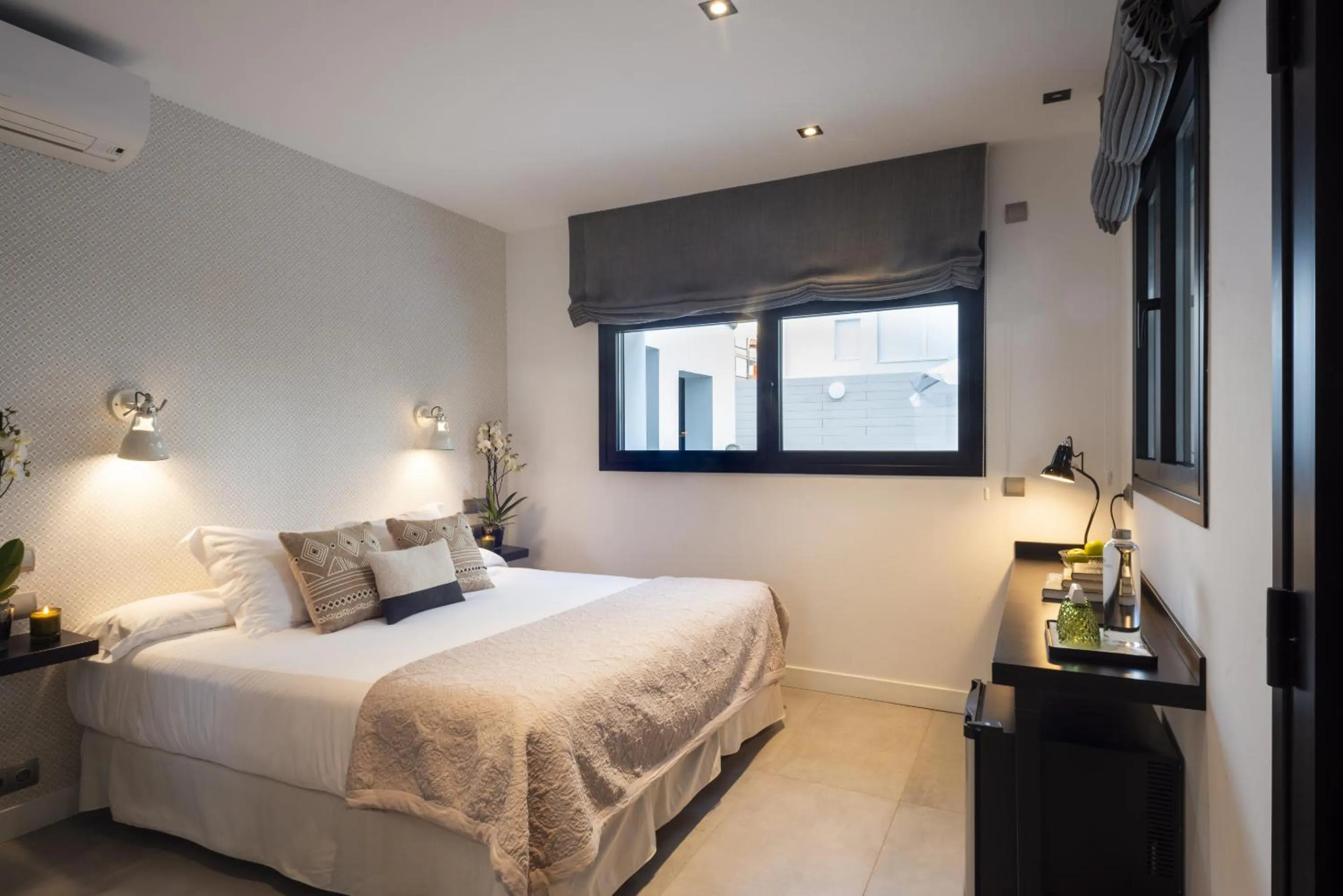 Bedroom, Bed in La Playa Suites Suances