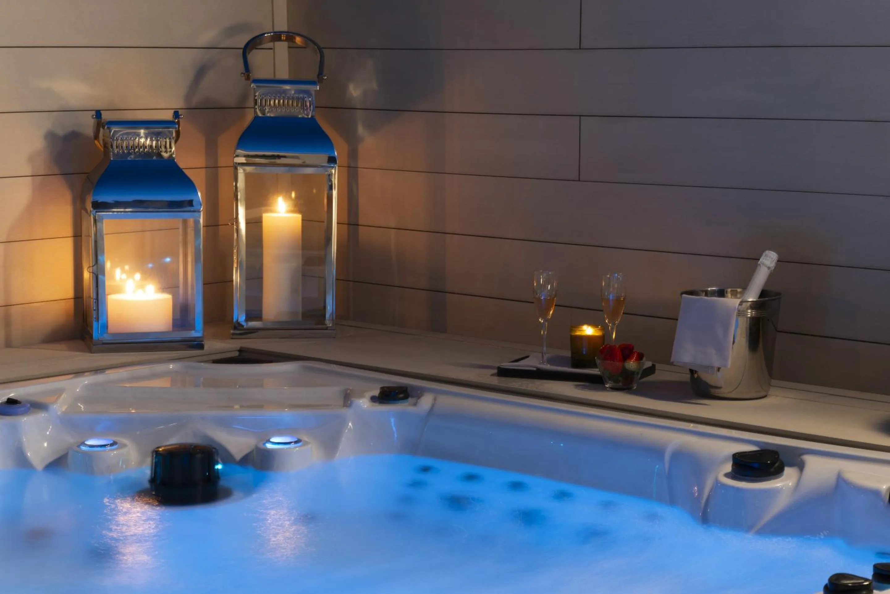 Hot Tub in La Playa Suites Suances