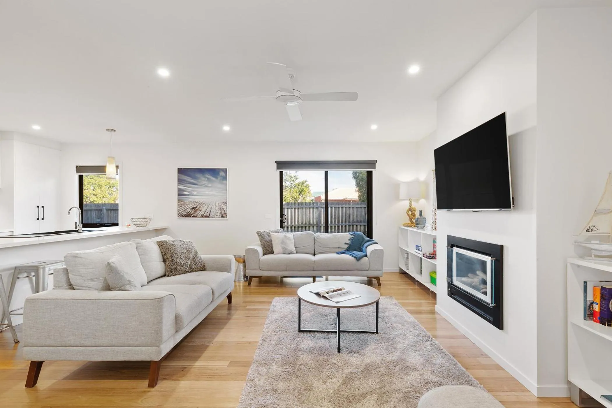 Living room in TORQUAY Relax and Unwind Beach 300m Table Tennis