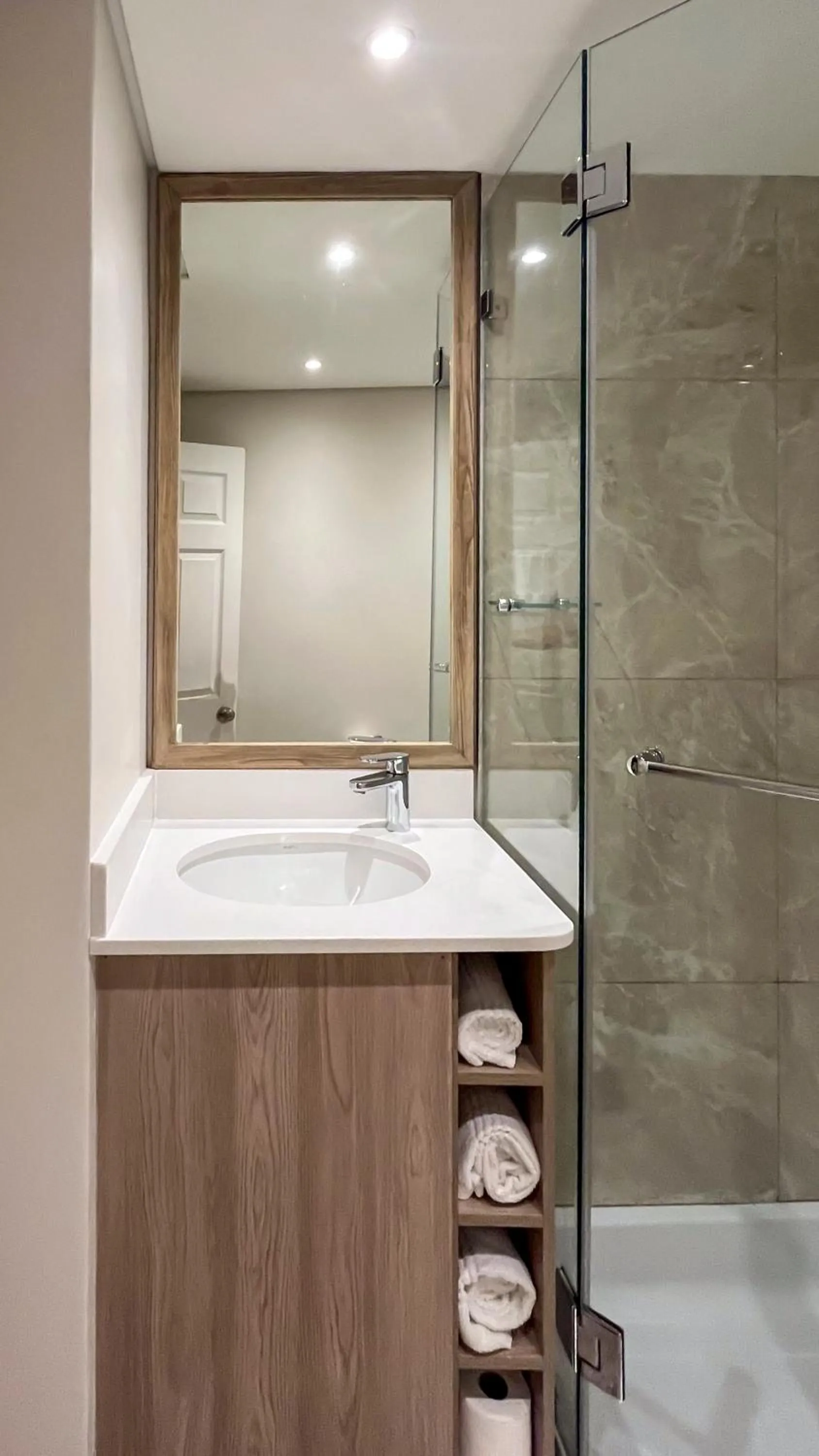 Shower in Regal Inn PMBurg