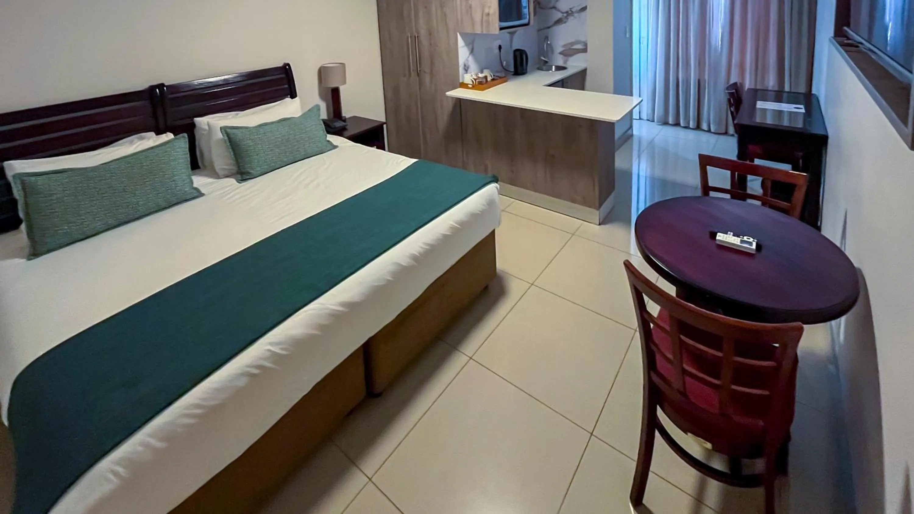 Bedroom, Bed in Regal Inn PMBurg