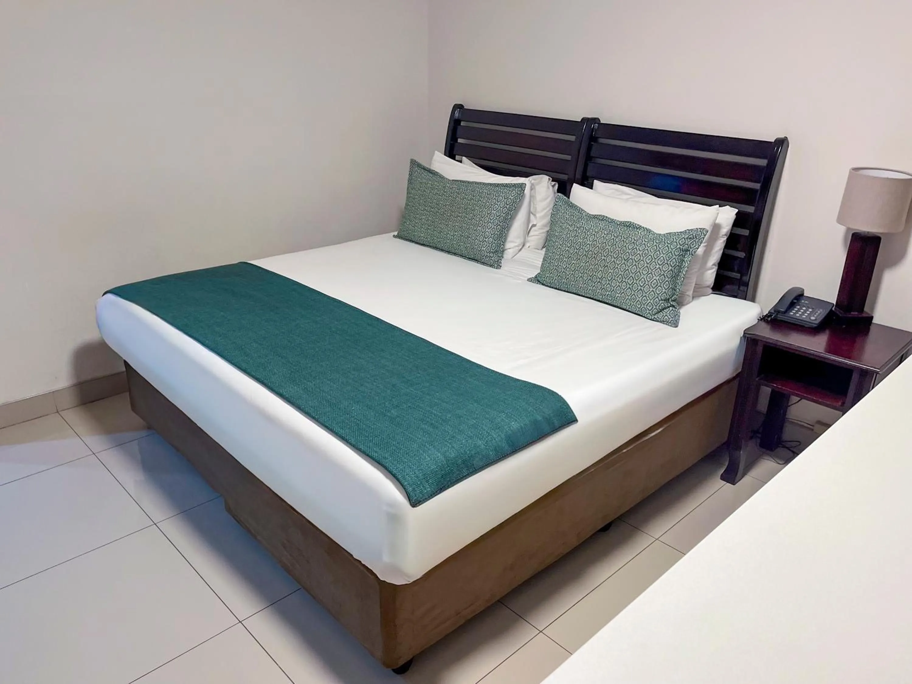 Bedroom, Bed in Regal Inn PMBurg