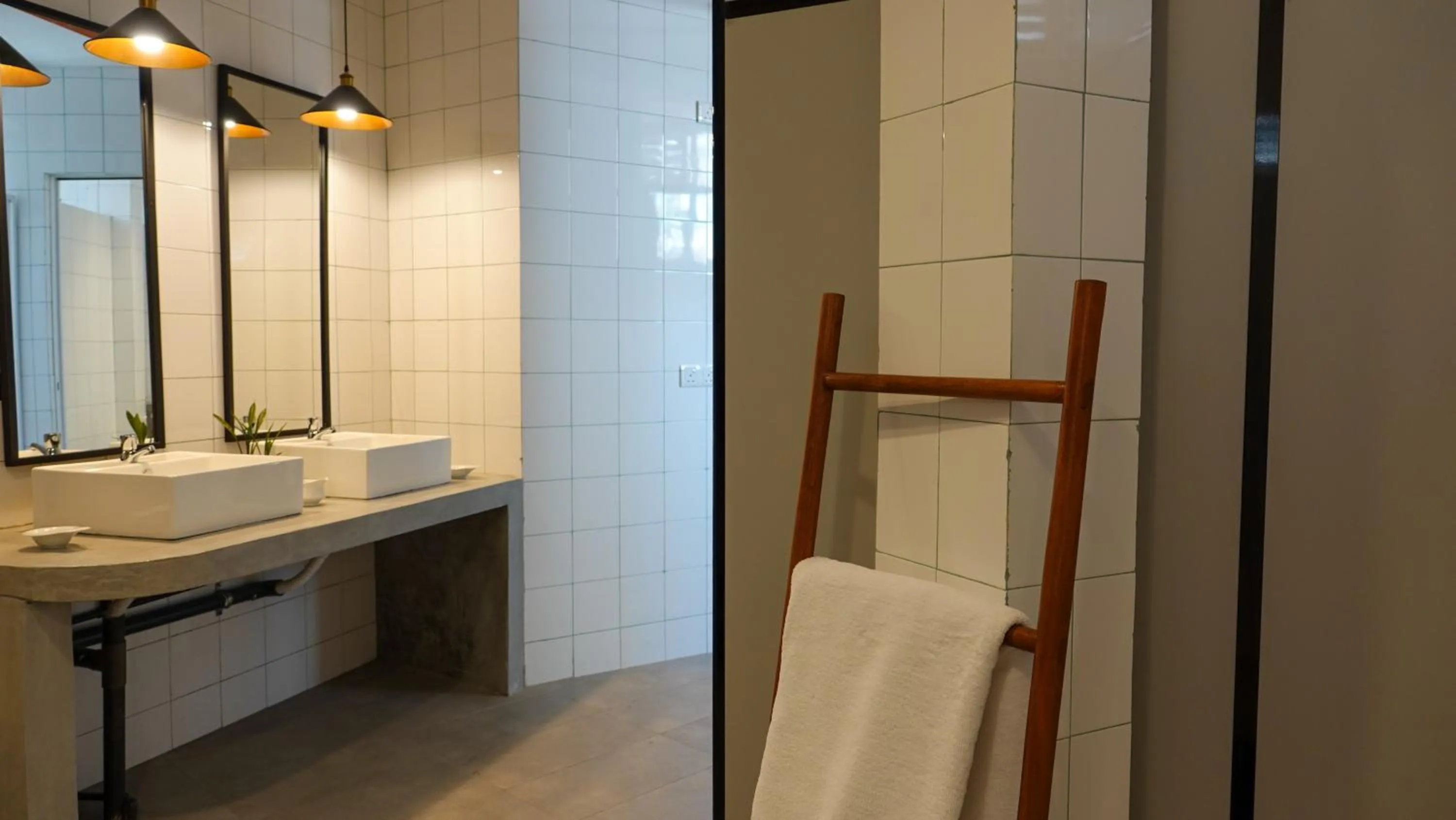 Public Bath in City Beds Colombo