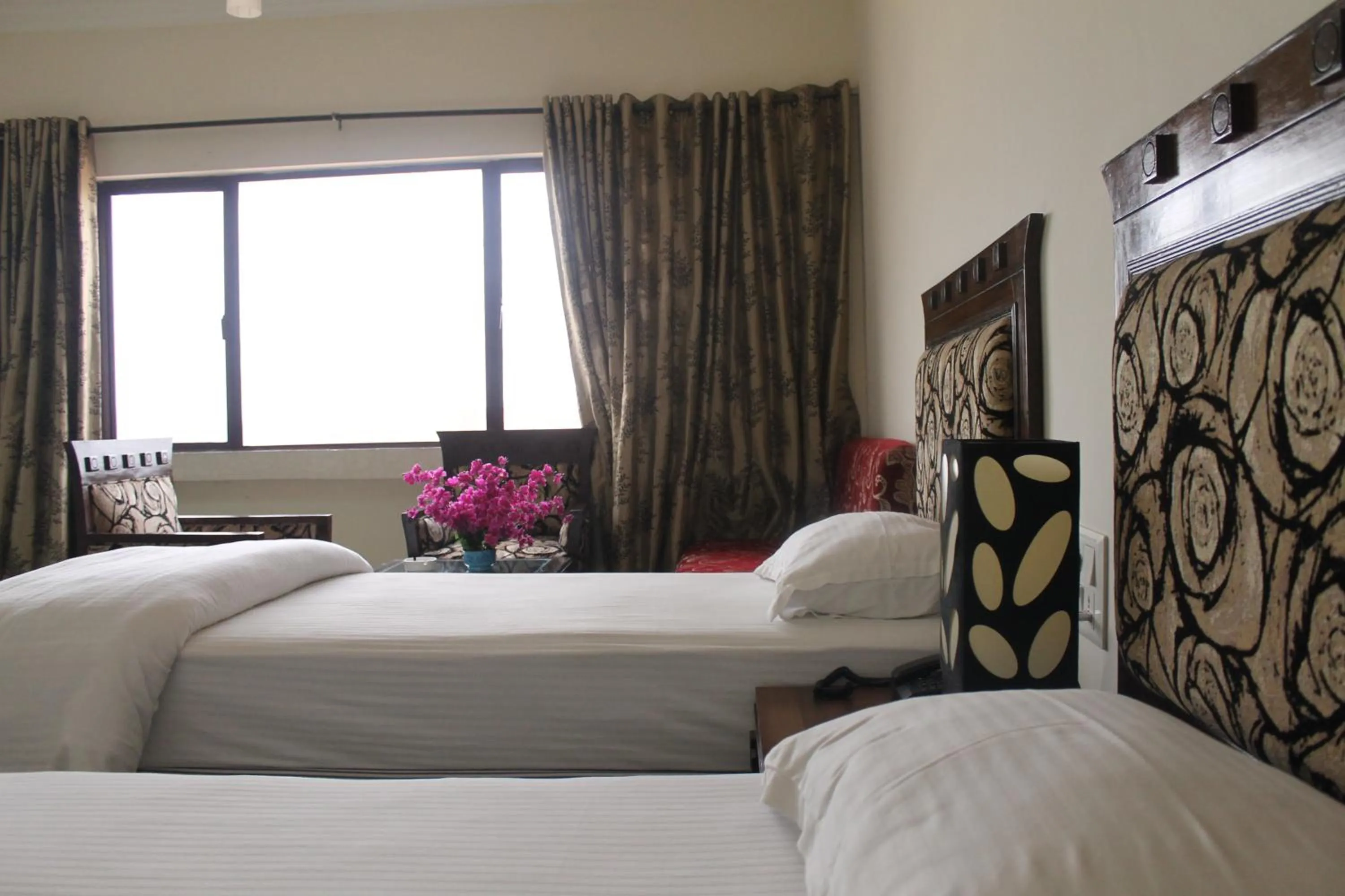 Toilet, Bed in Hotel Taj Darbar