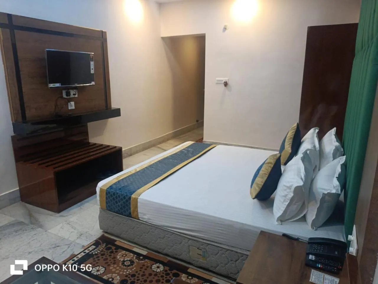 Bed in Hotel Taj Darbar