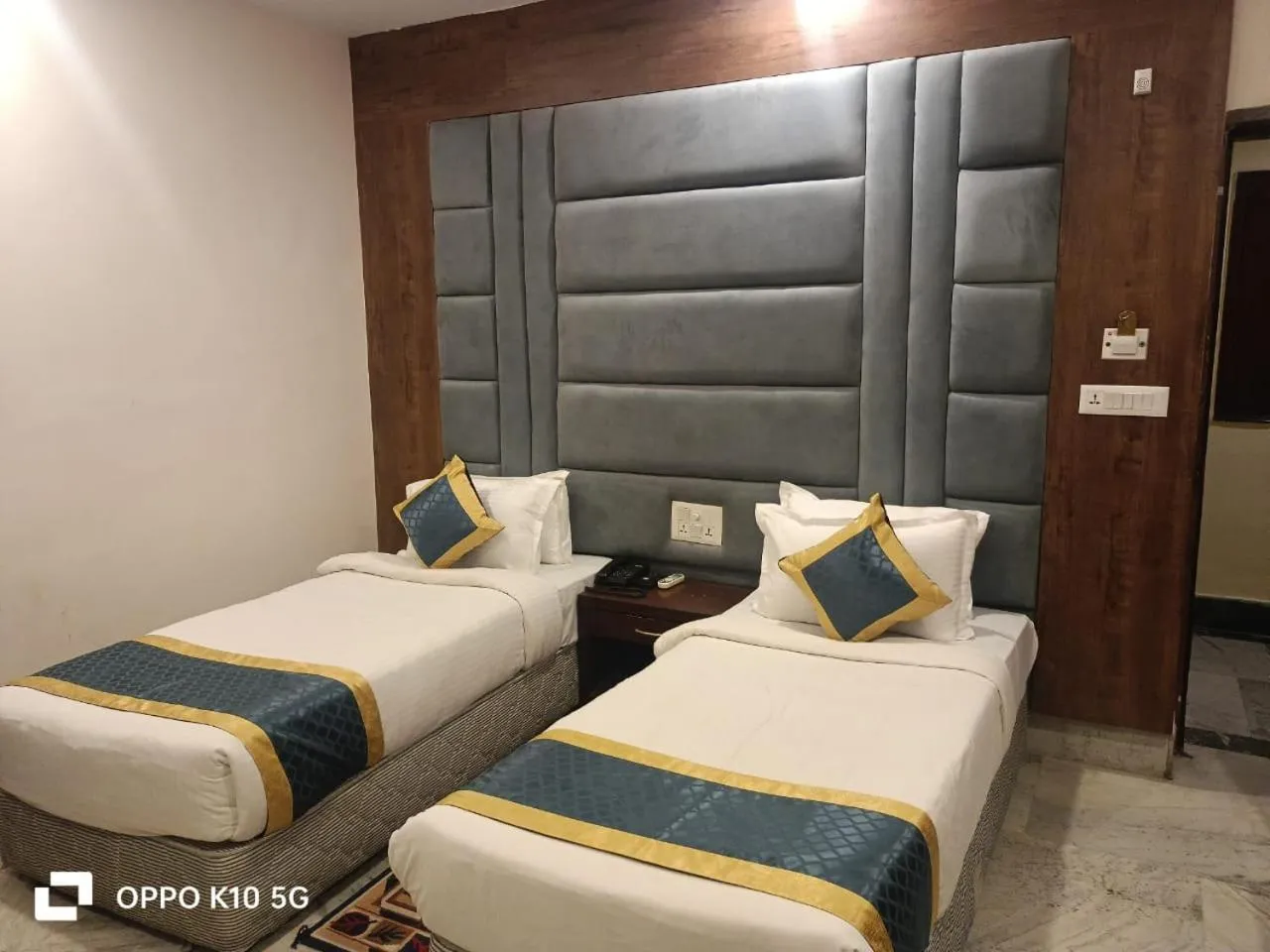 Bed in Hotel Taj Darbar