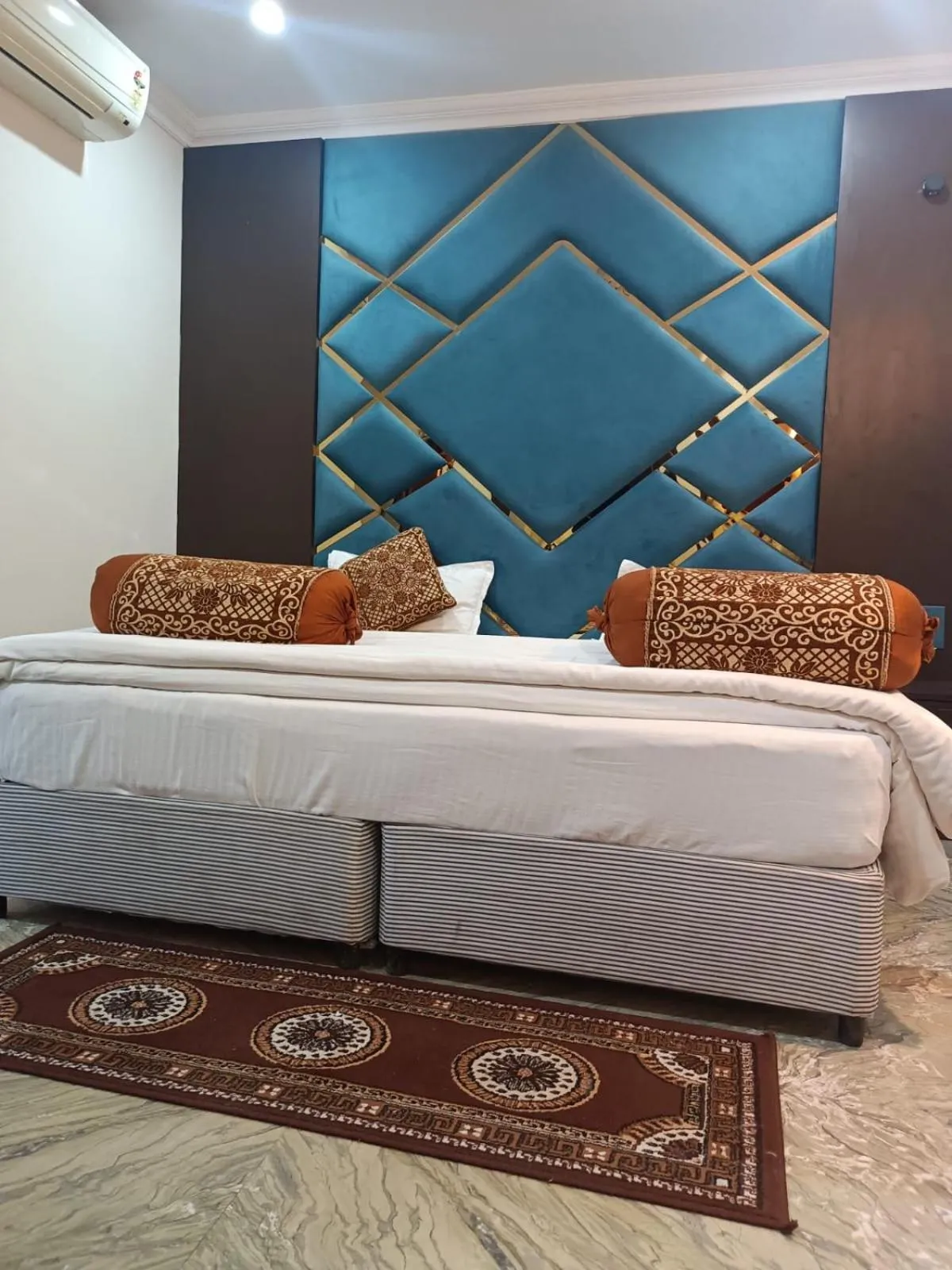 air conditioner, Bed in Hotel Taj Darbar