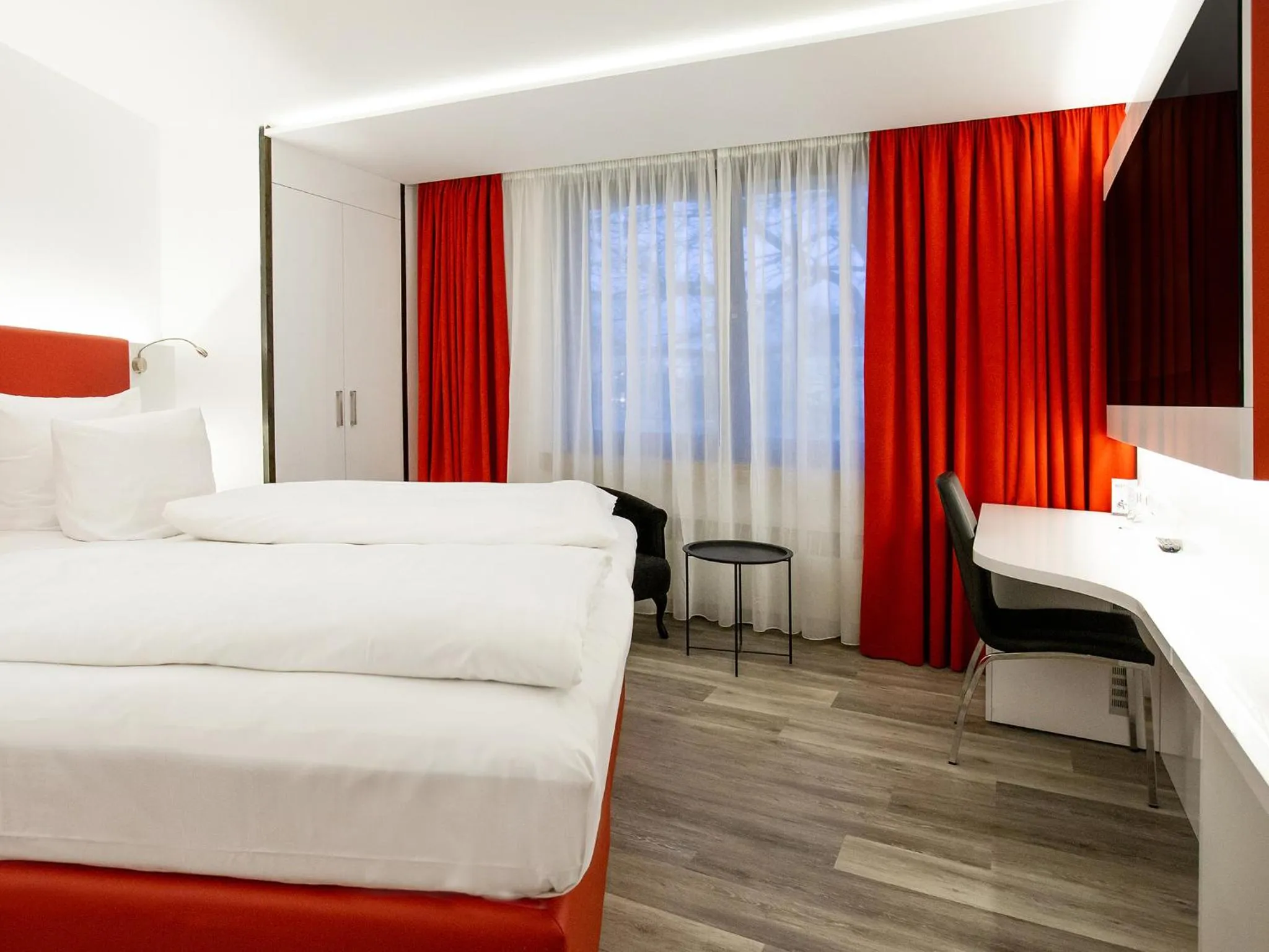 Photo of the whole room, Bed in DORMERO Hotel Düsseldorf