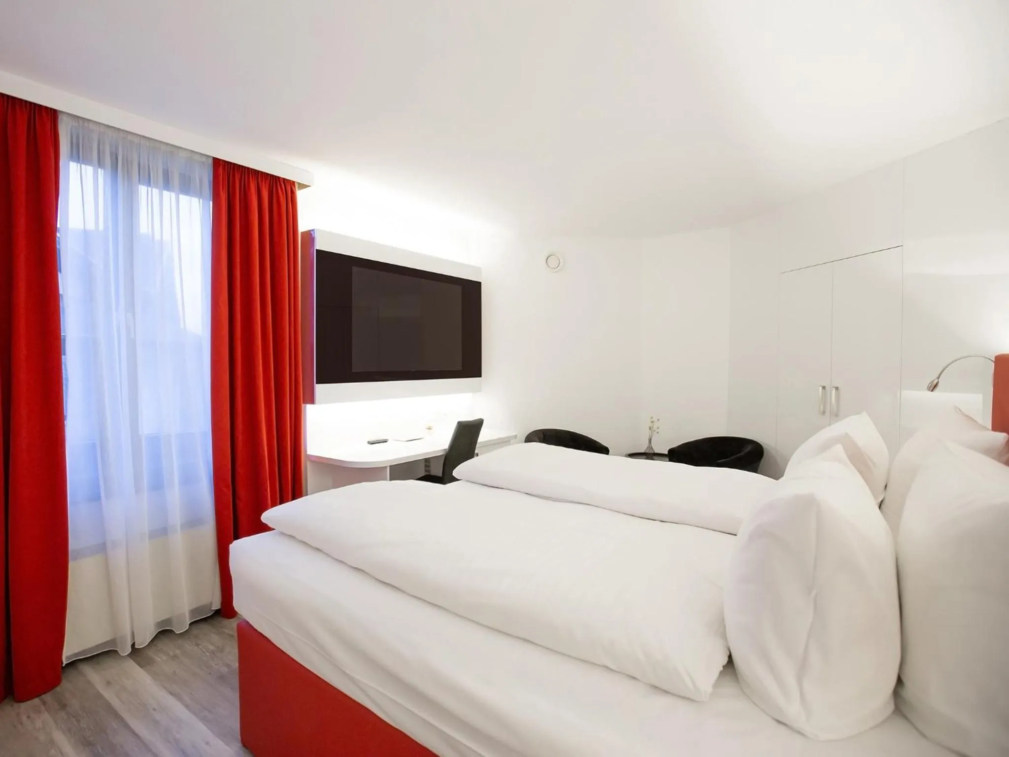 Photo of the whole room, Bed in DORMERO Hotel Düsseldorf