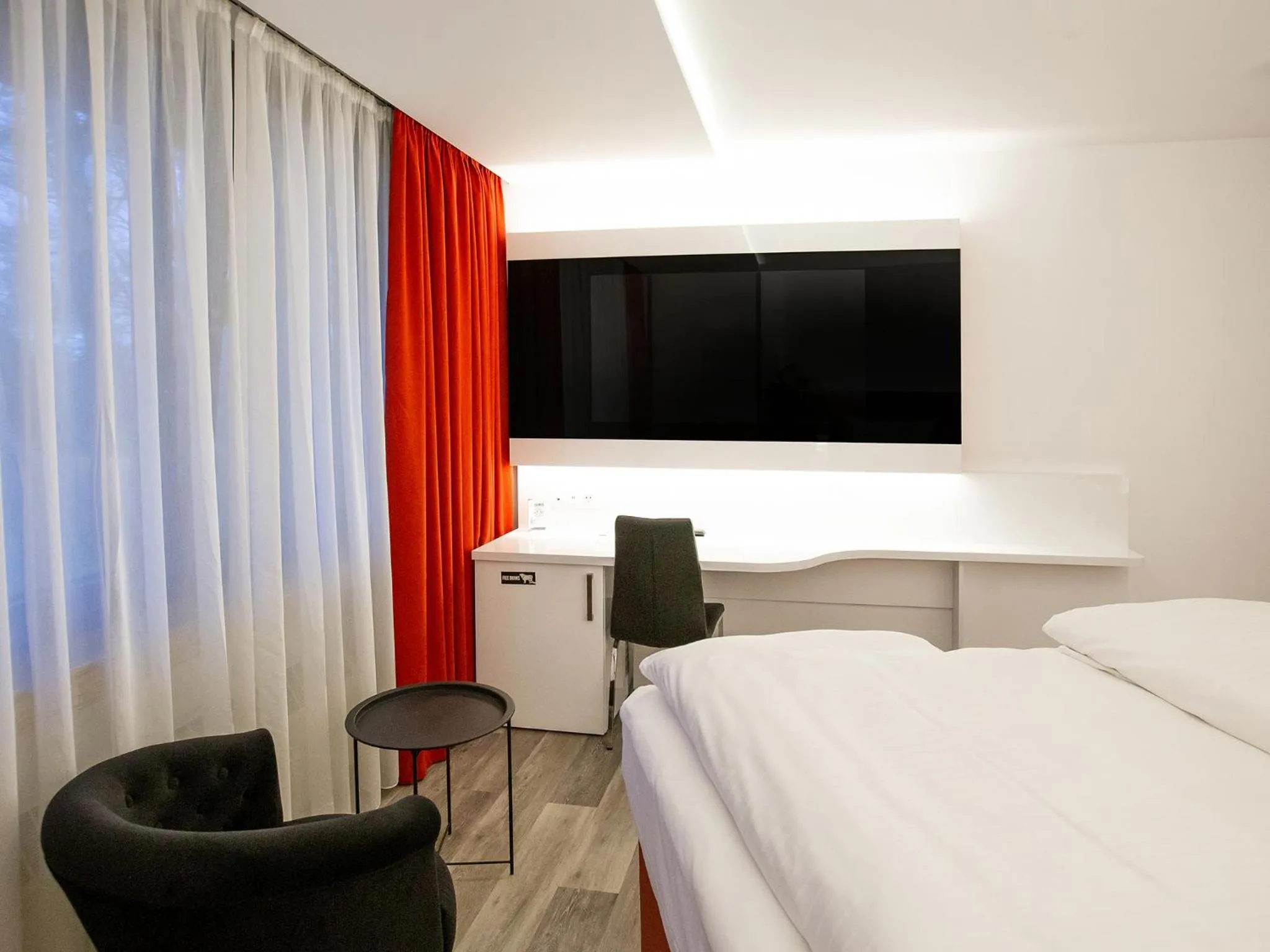 Photo of the whole room, Bed in DORMERO Hotel Düsseldorf