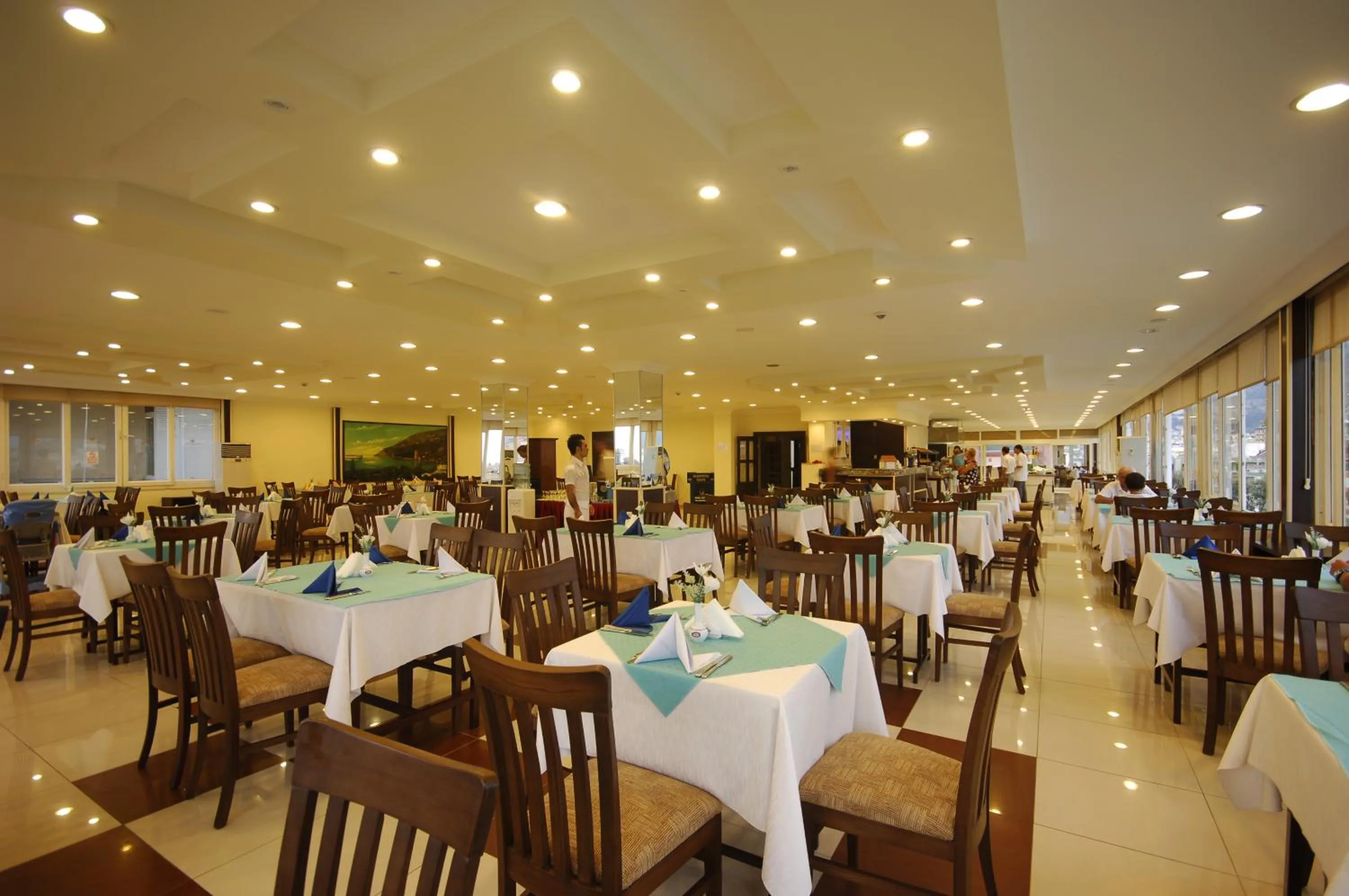 Restaurant/places to eat in Aslan Sand & City Hotel