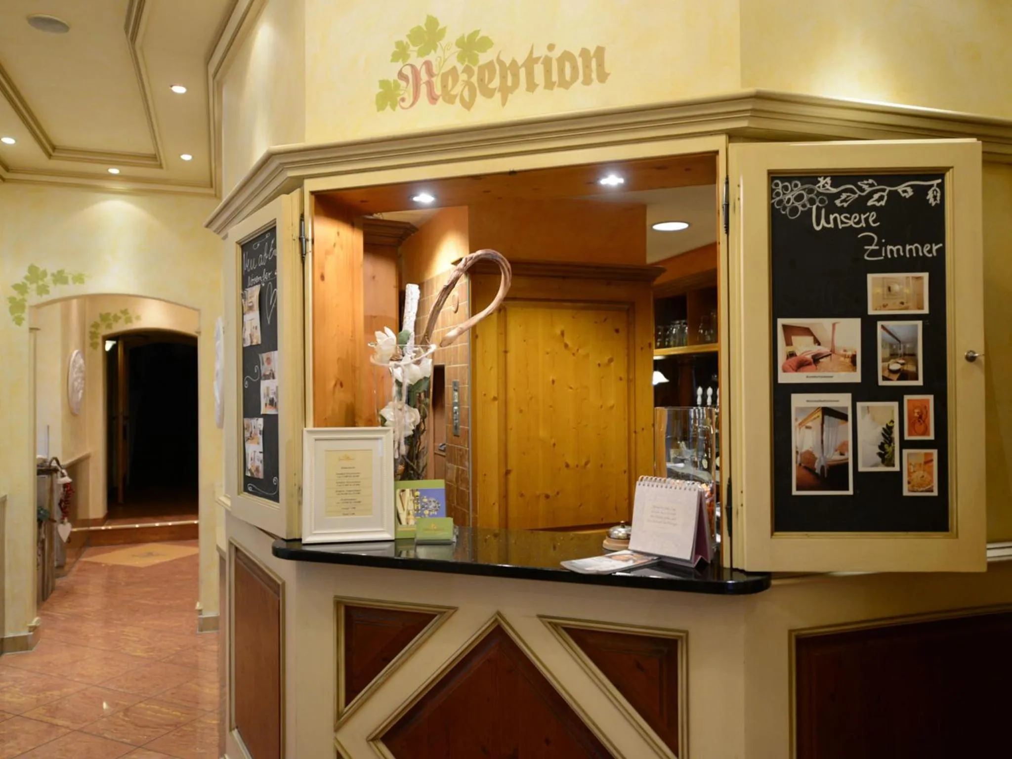 Lobby or reception in Land-gut Hotel zum Löwen Garni