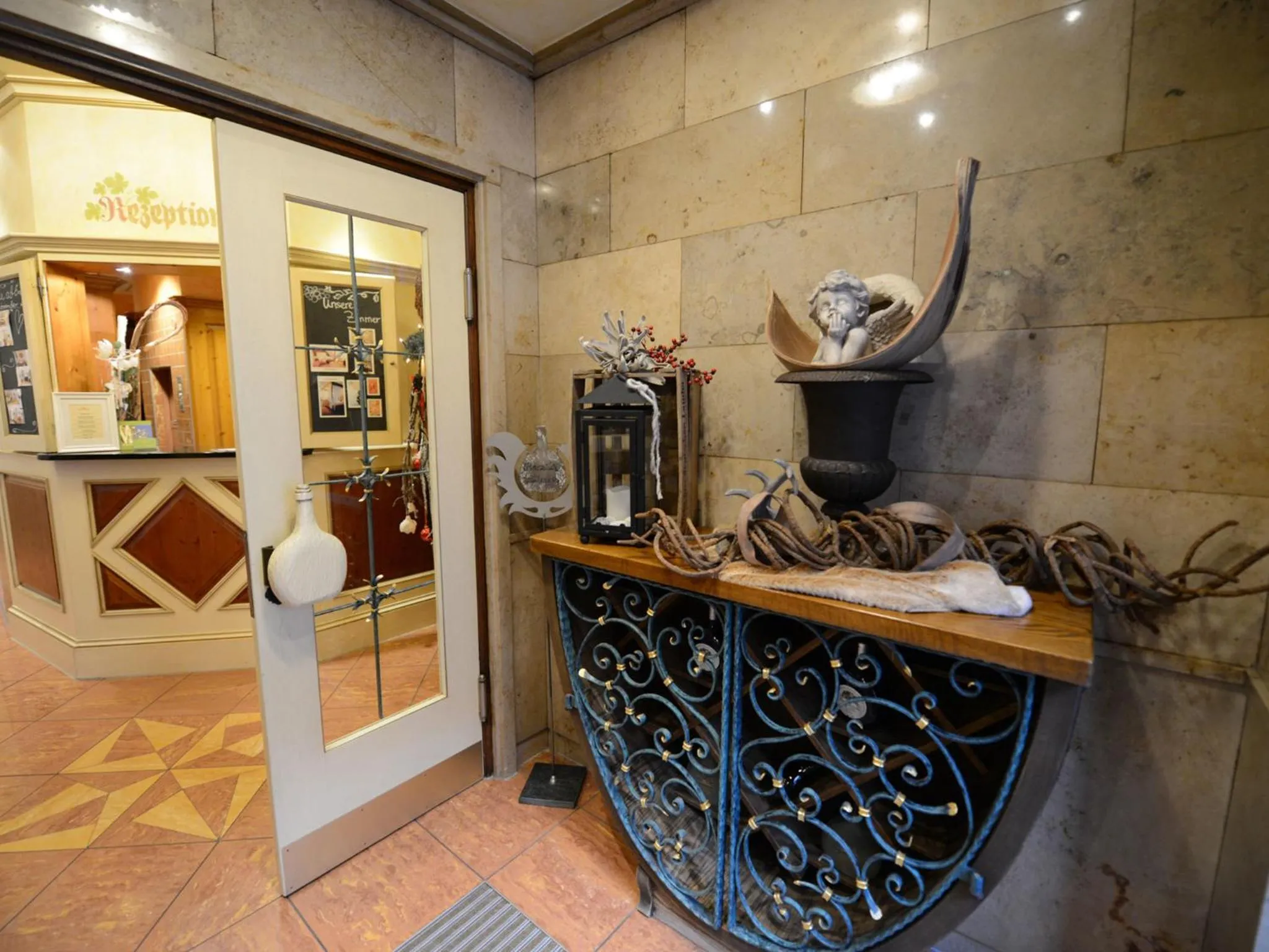 Lobby or reception in Land-gut Hotel zum Löwen Garni