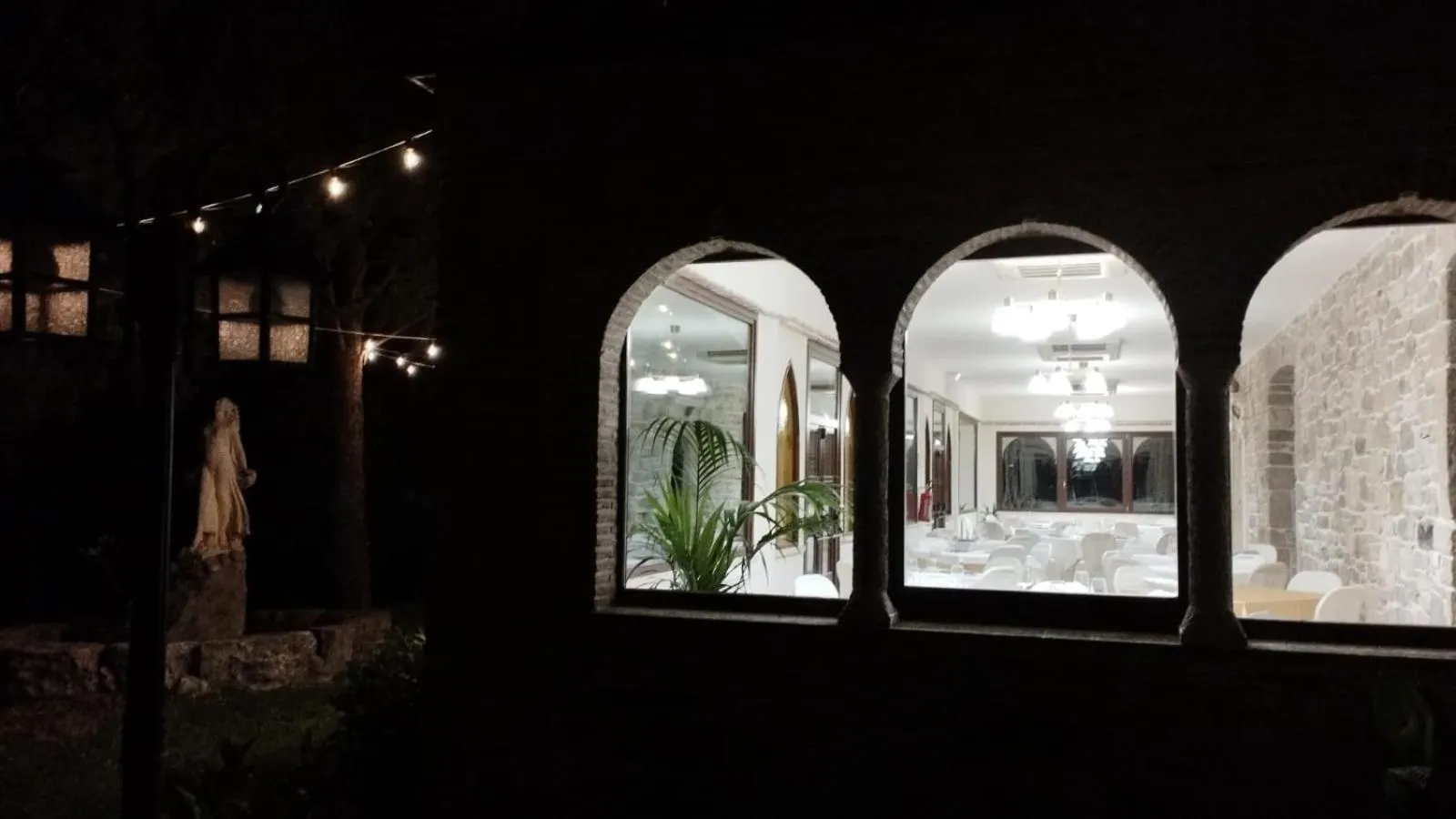 Night in Hotel Lo Smeraldo