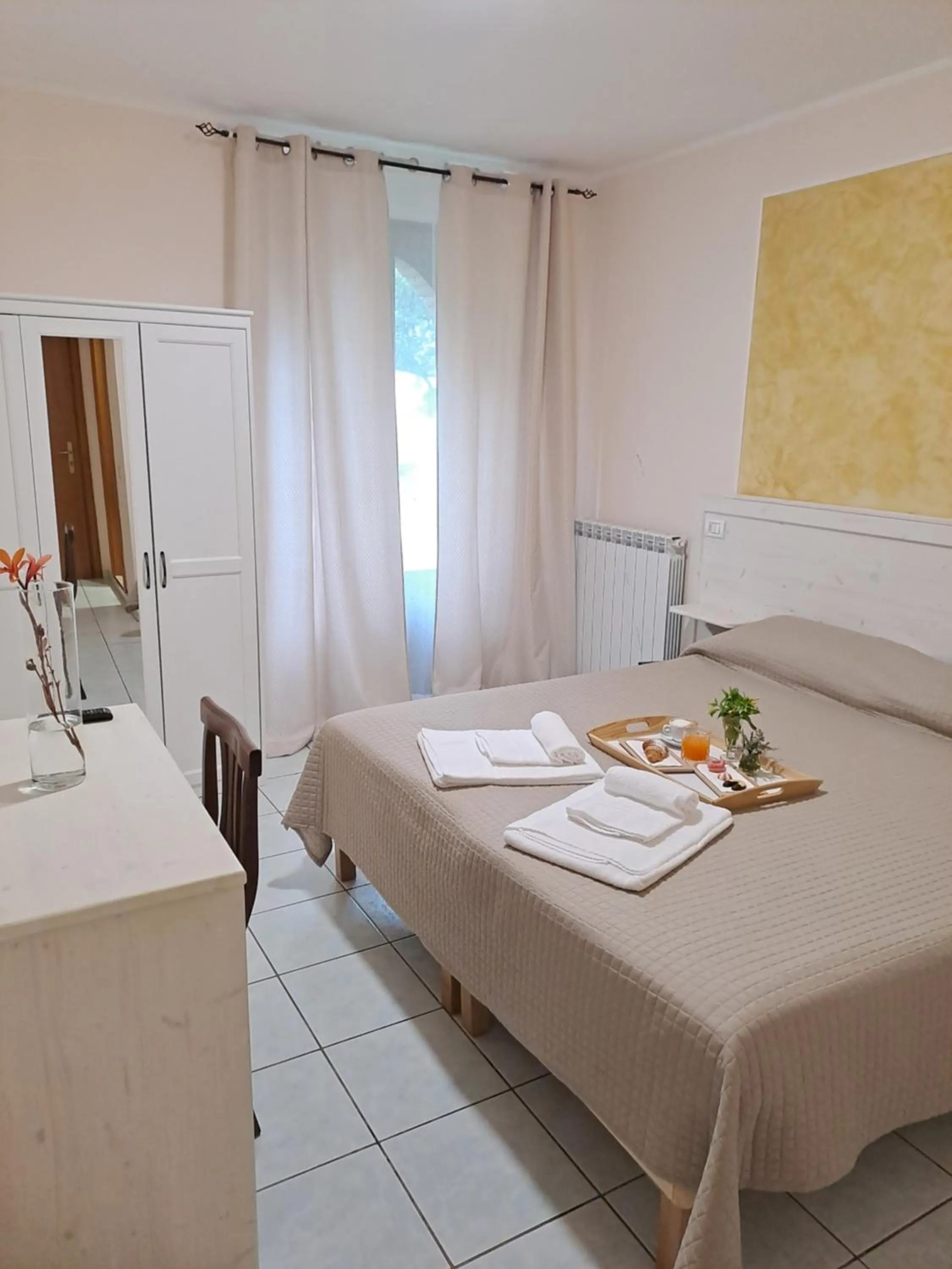 Bedroom, Bed in Hotel Lo Smeraldo