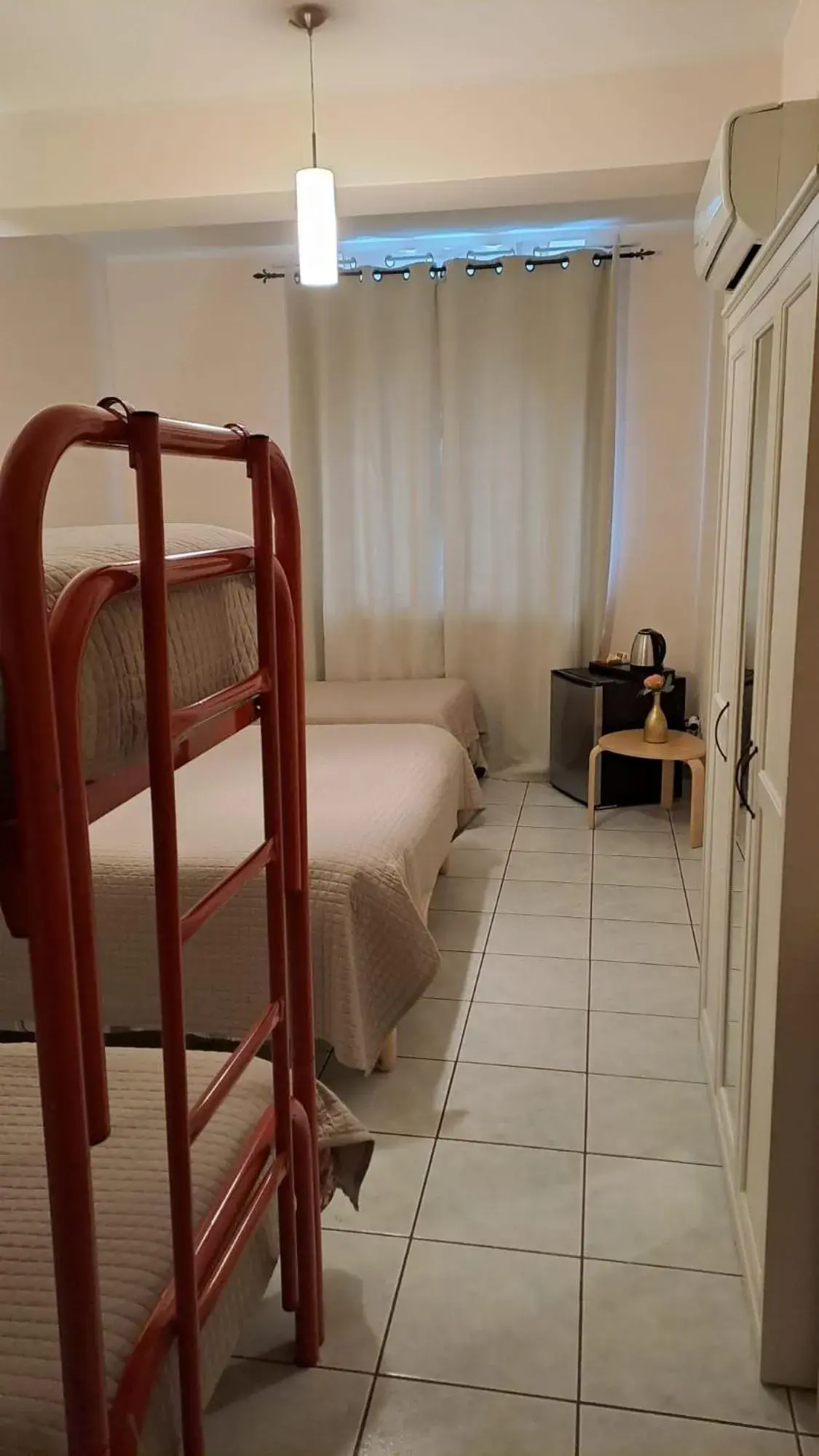 Standard Family Room in Hotel Lo Smeraldo Standard Family Room in Hotel Lo Smeraldo