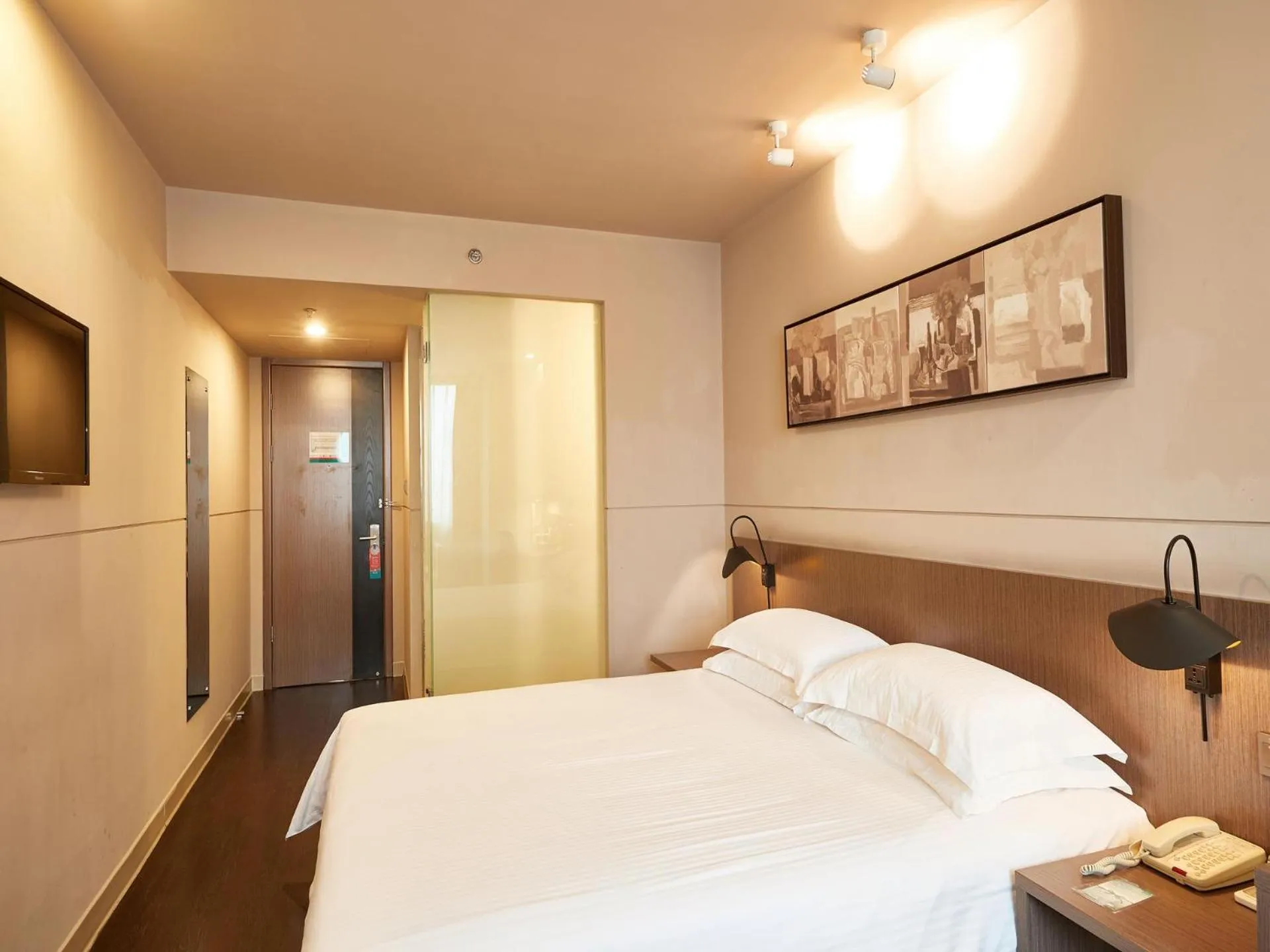 Bed in Jinjiang Inn Select Shanghai Hongqiao Hub Jiangqiao Wanda Plaza