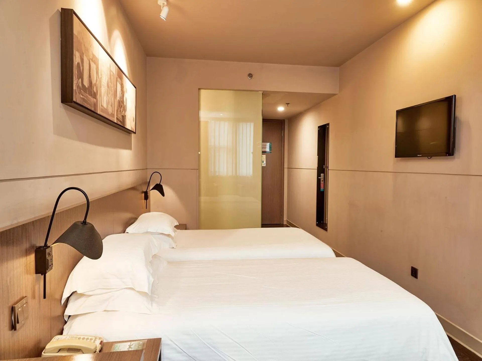 Bed in Jinjiang Inn Select Shanghai Hongqiao Hub Jiangqiao Wanda Plaza