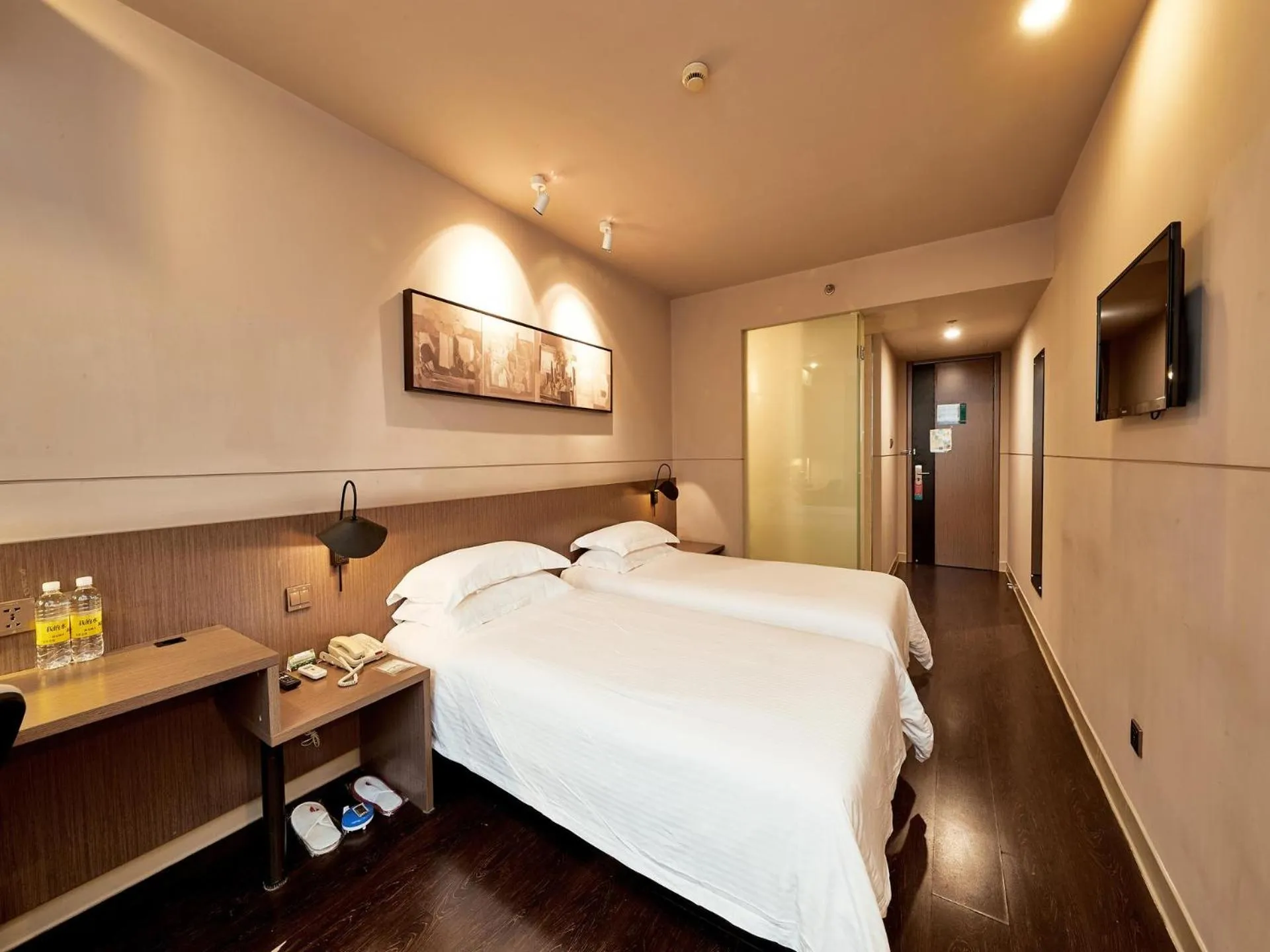 Bed in Jinjiang Inn Select Shanghai Hongqiao Hub Jiangqiao Wanda Plaza