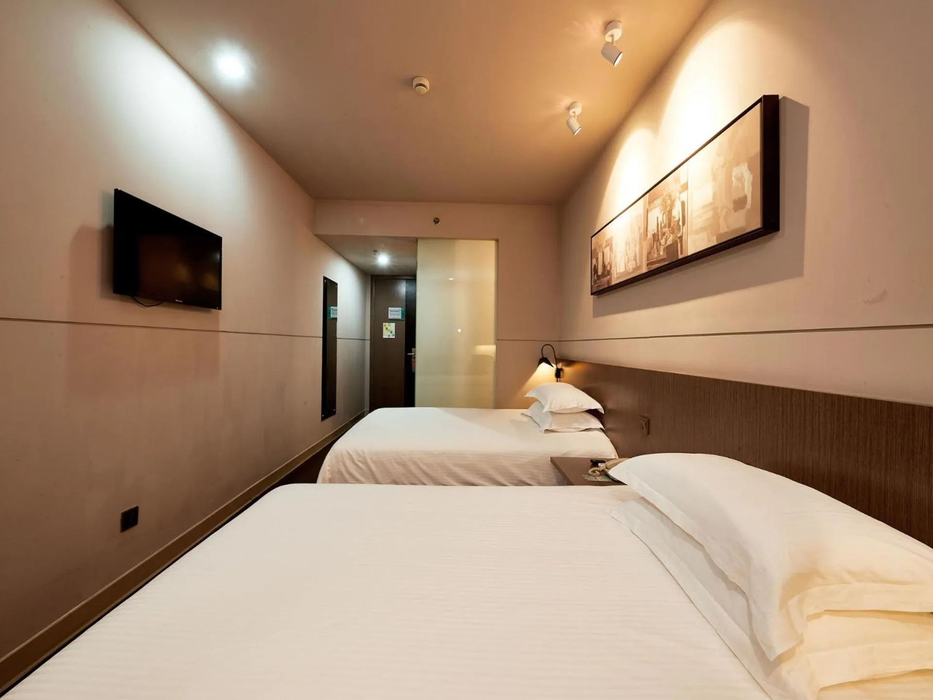 Bed in Jinjiang Inn Select Shanghai Hongqiao Hub Jiangqiao Wanda Plaza