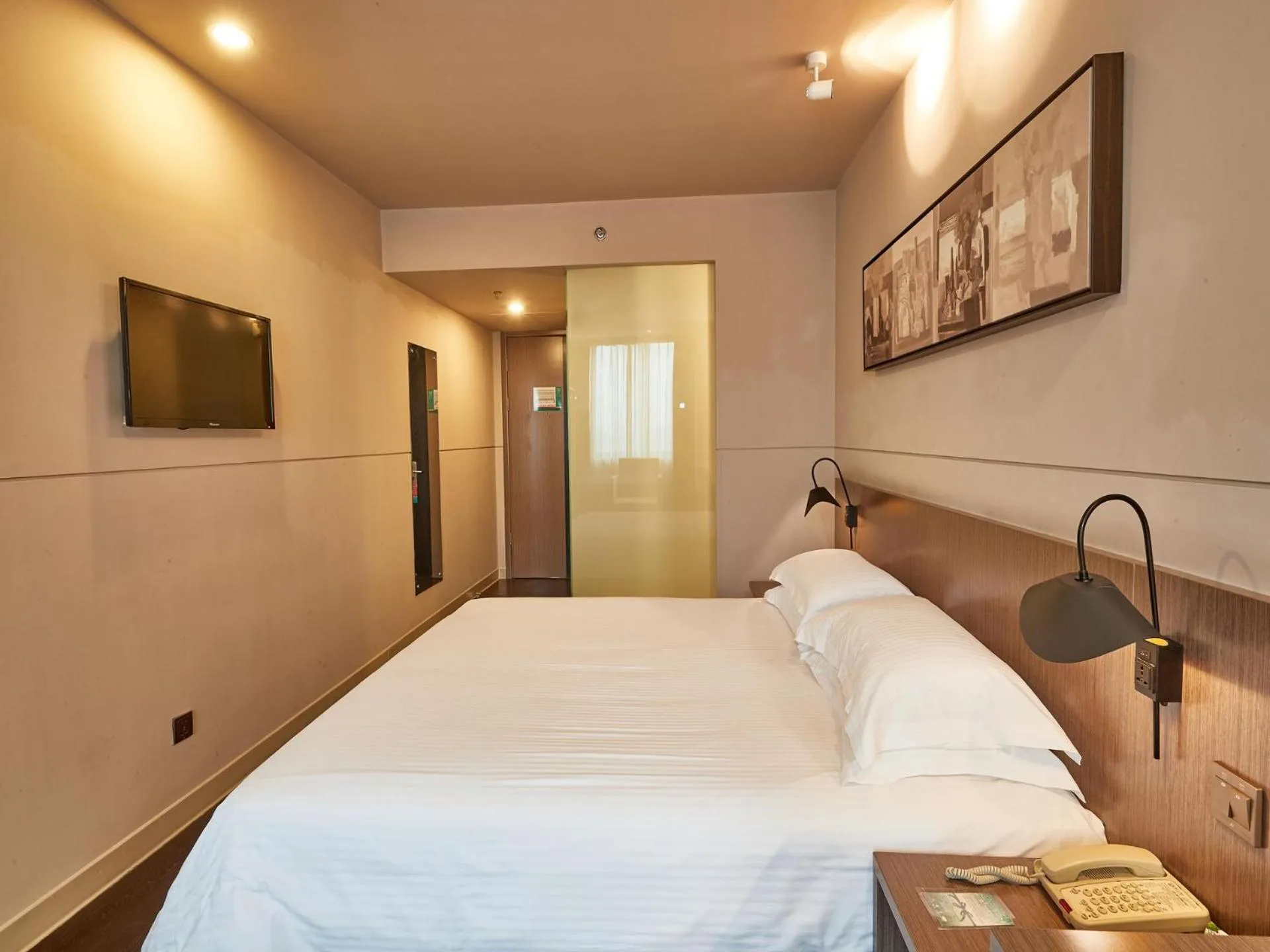 Bed in Jinjiang Inn Select Shanghai Hongqiao Hub Jiangqiao Wanda Plaza