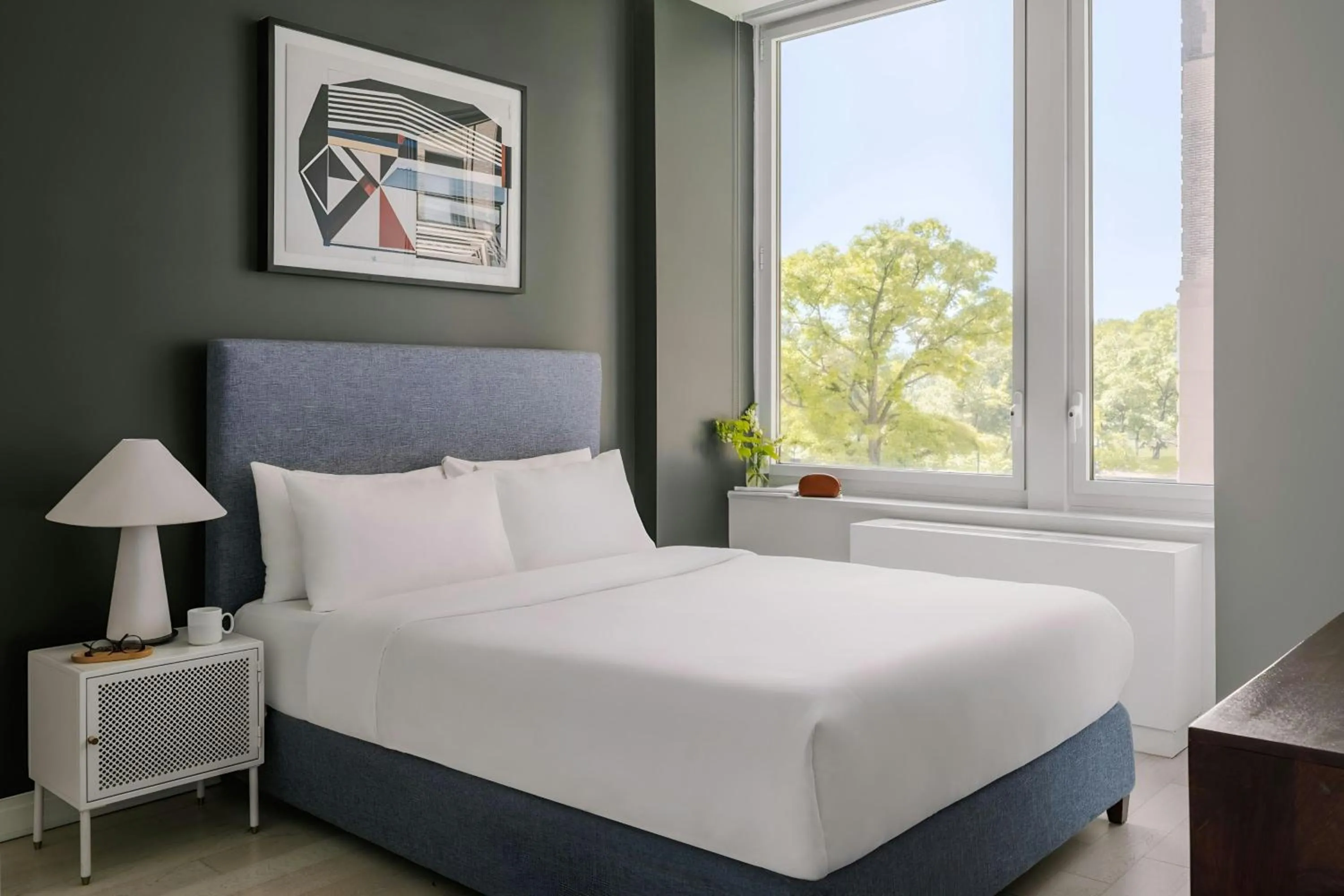 Bedroom, Bed in Sonder by Marriott Bonvoy Battery Park Apartments Financial District