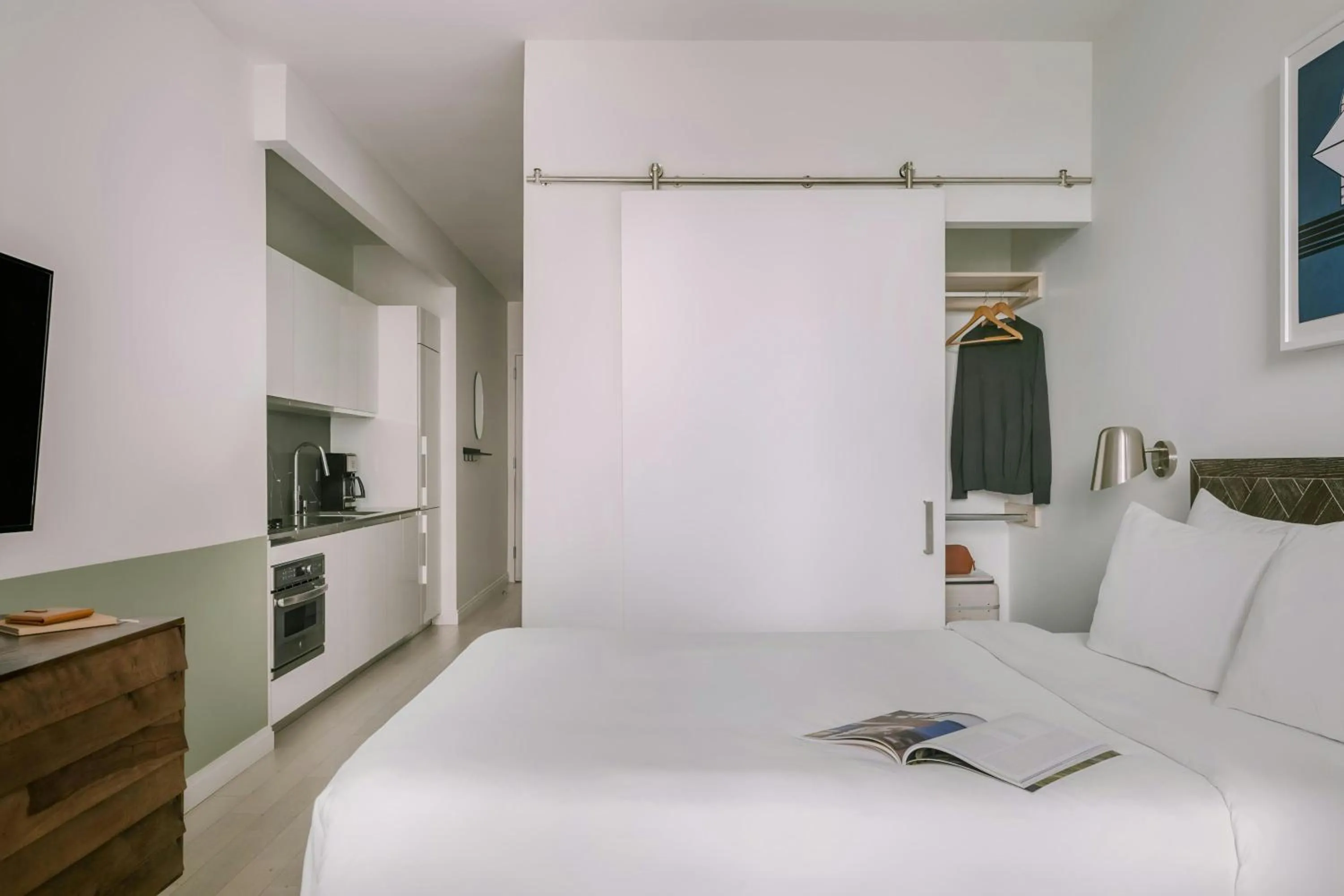 Bedroom, Bed in Sonder by Marriott Bonvoy Battery Park Apartments Financial District