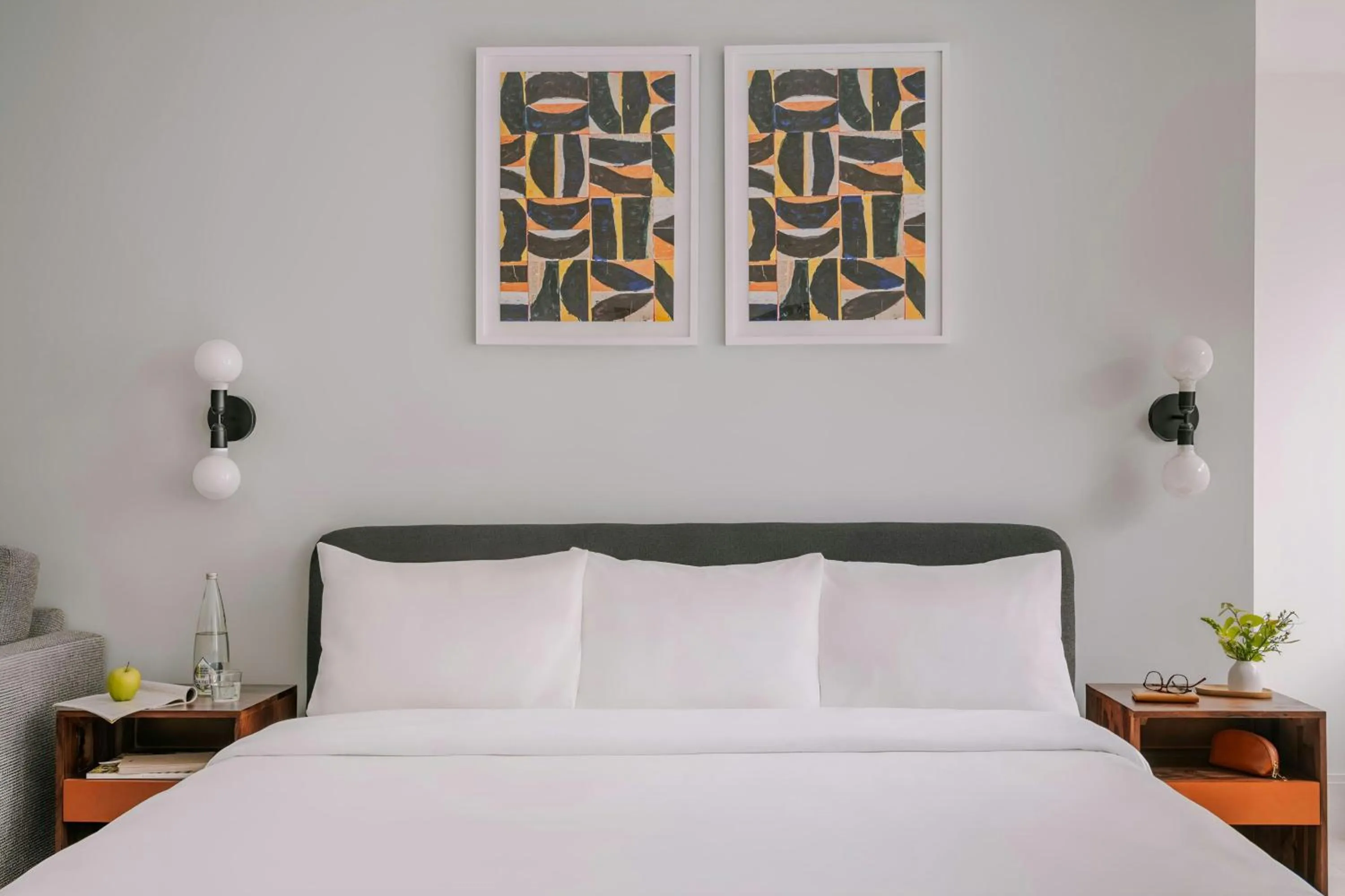 Photo of the whole room, Bed in Sonder by Marriott Bonvoy Battery Park Apartments Financial District