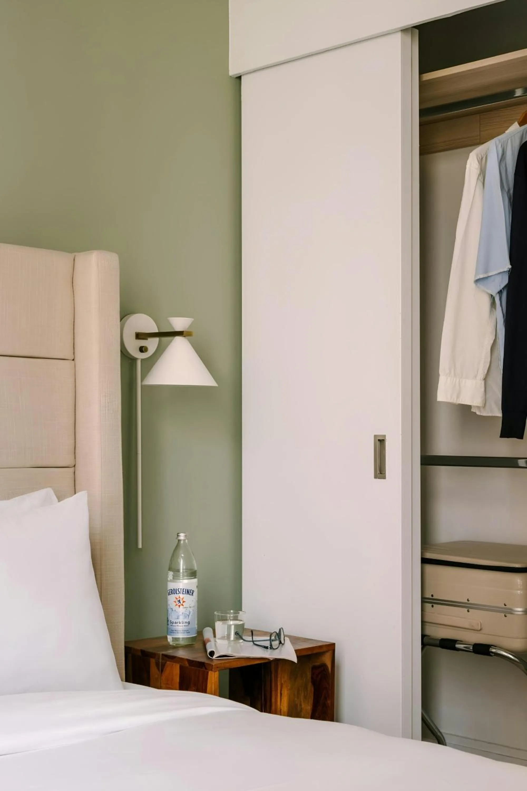 Bedroom, Bed in Sonder by Marriott Bonvoy Battery Park Apartments Financial District