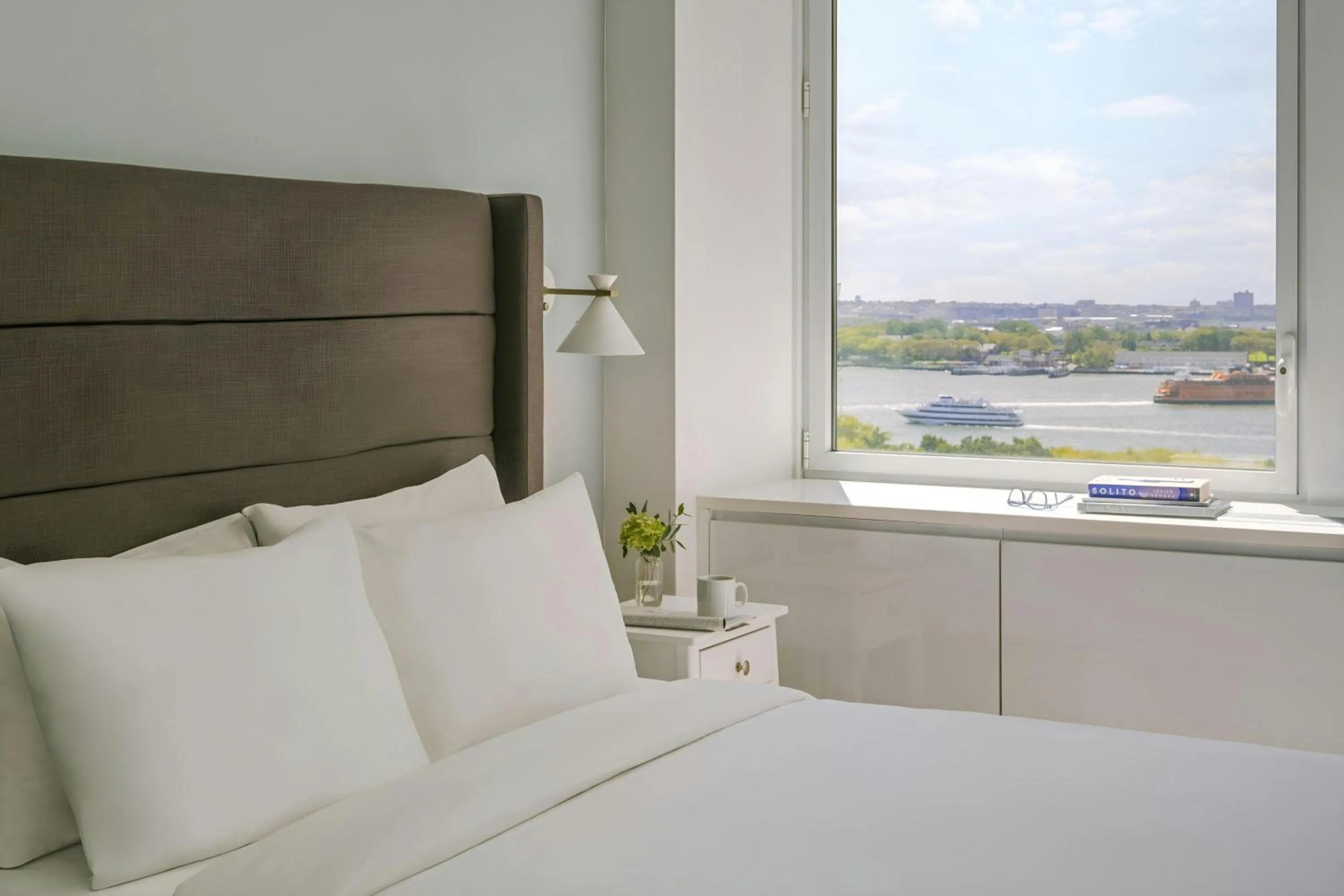 Bedroom, Bed in Sonder by Marriott Bonvoy Battery Park Apartments Financial District