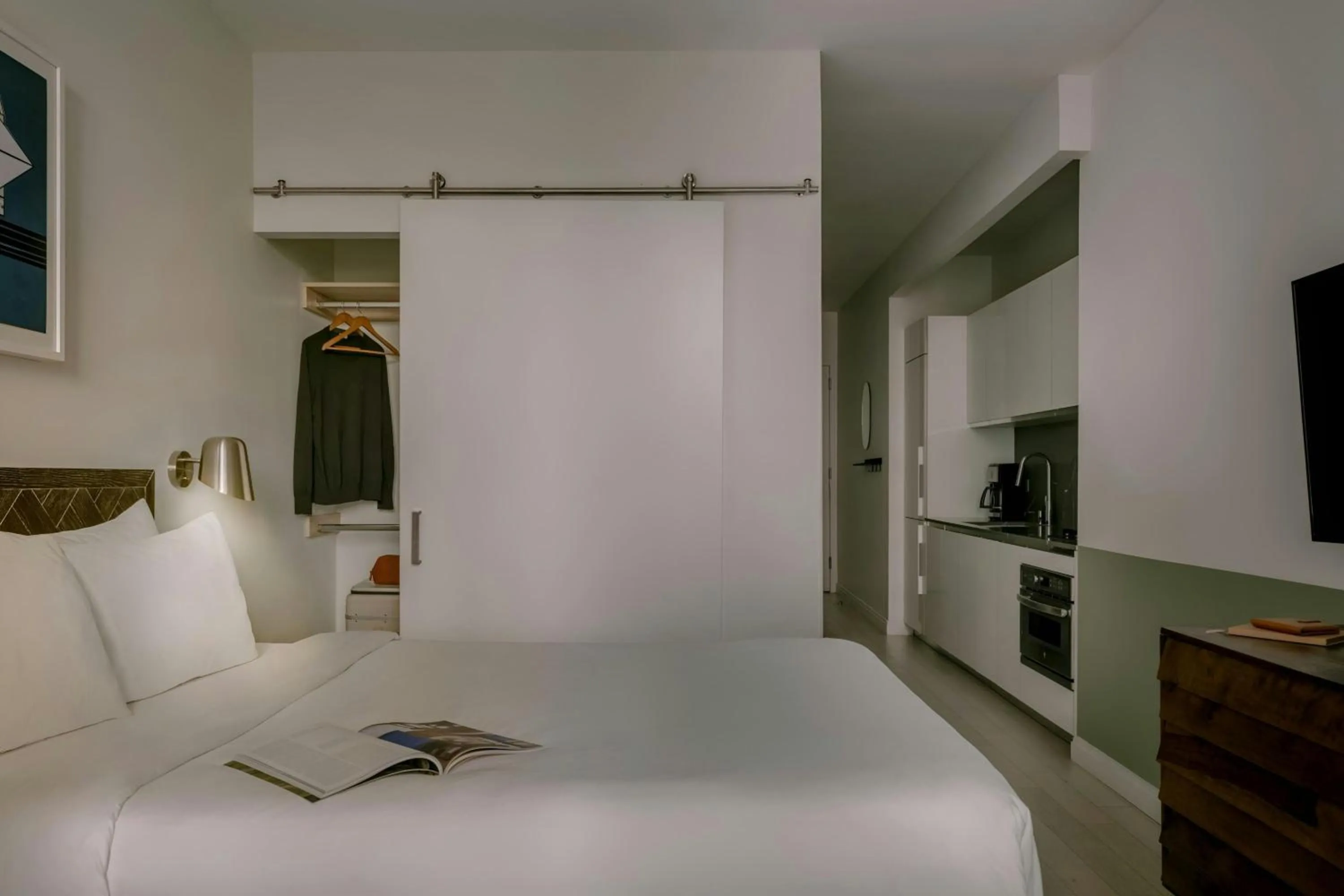 Bedroom, Bed in Sonder by Marriott Bonvoy Battery Park Apartments Financial District