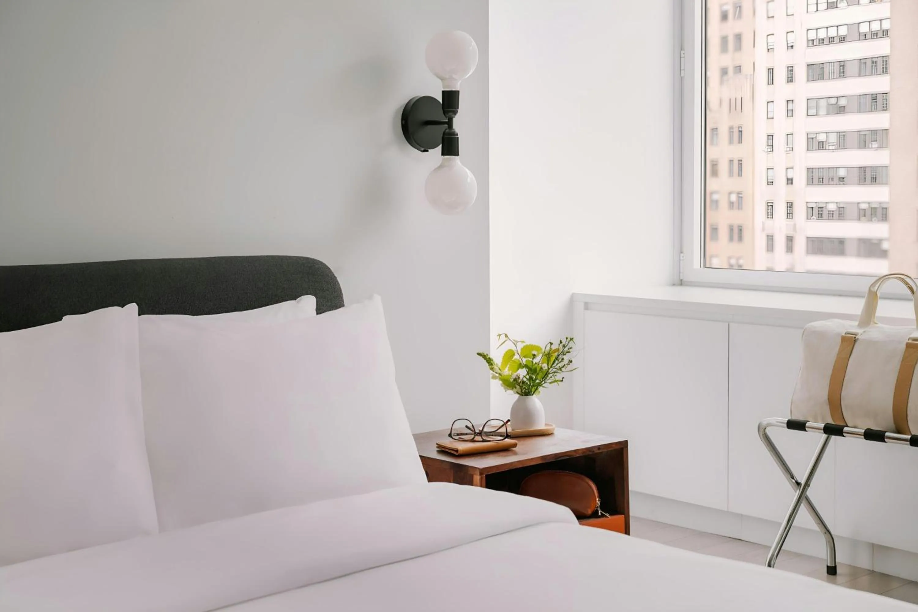 Bedroom, Bed in Sonder by Marriott Bonvoy Battery Park Apartments Financial District