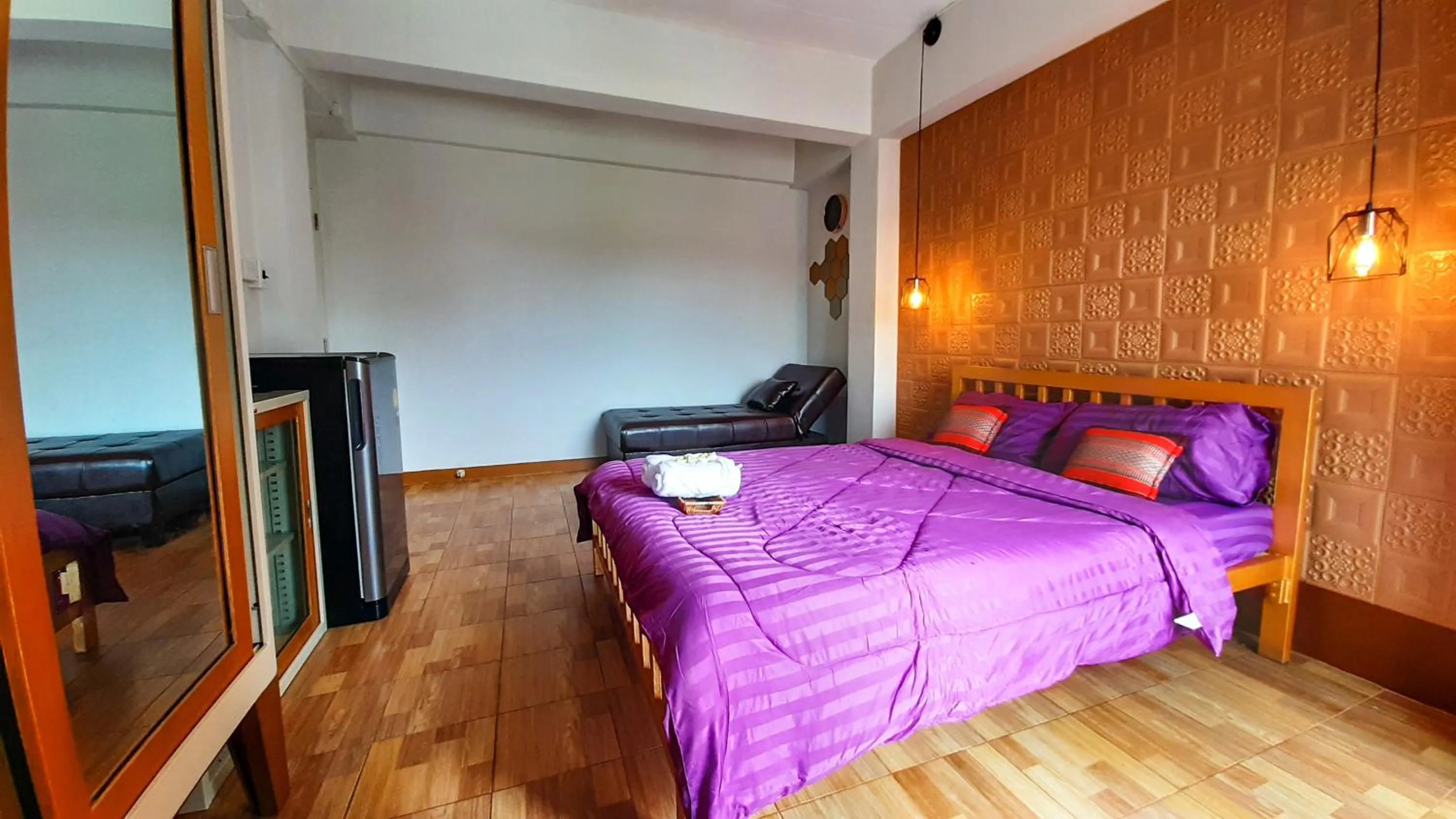 Bedroom, Bed in Pranot Apartment & Spa