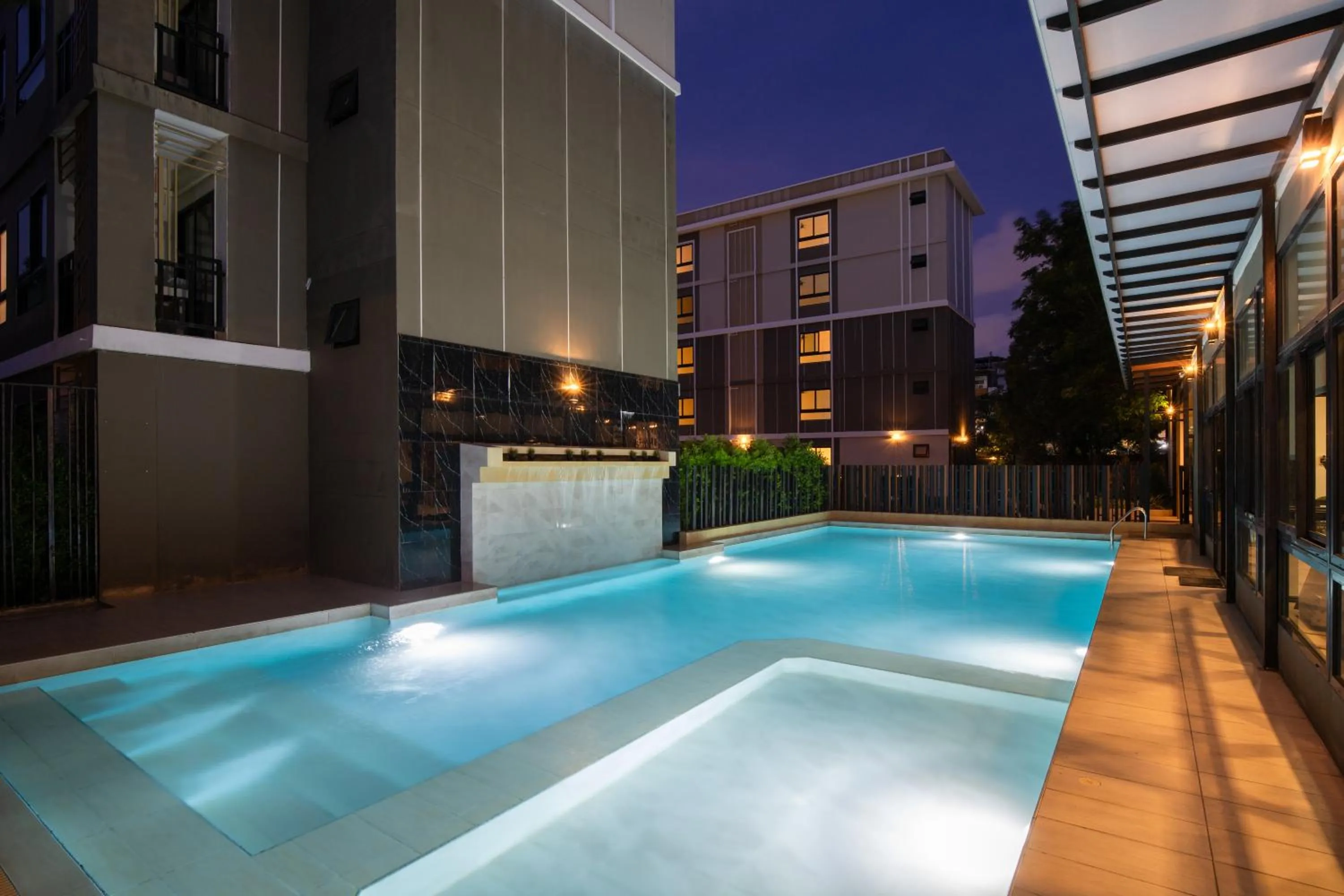 Swimming pool in Amanah Bangkok Hotel