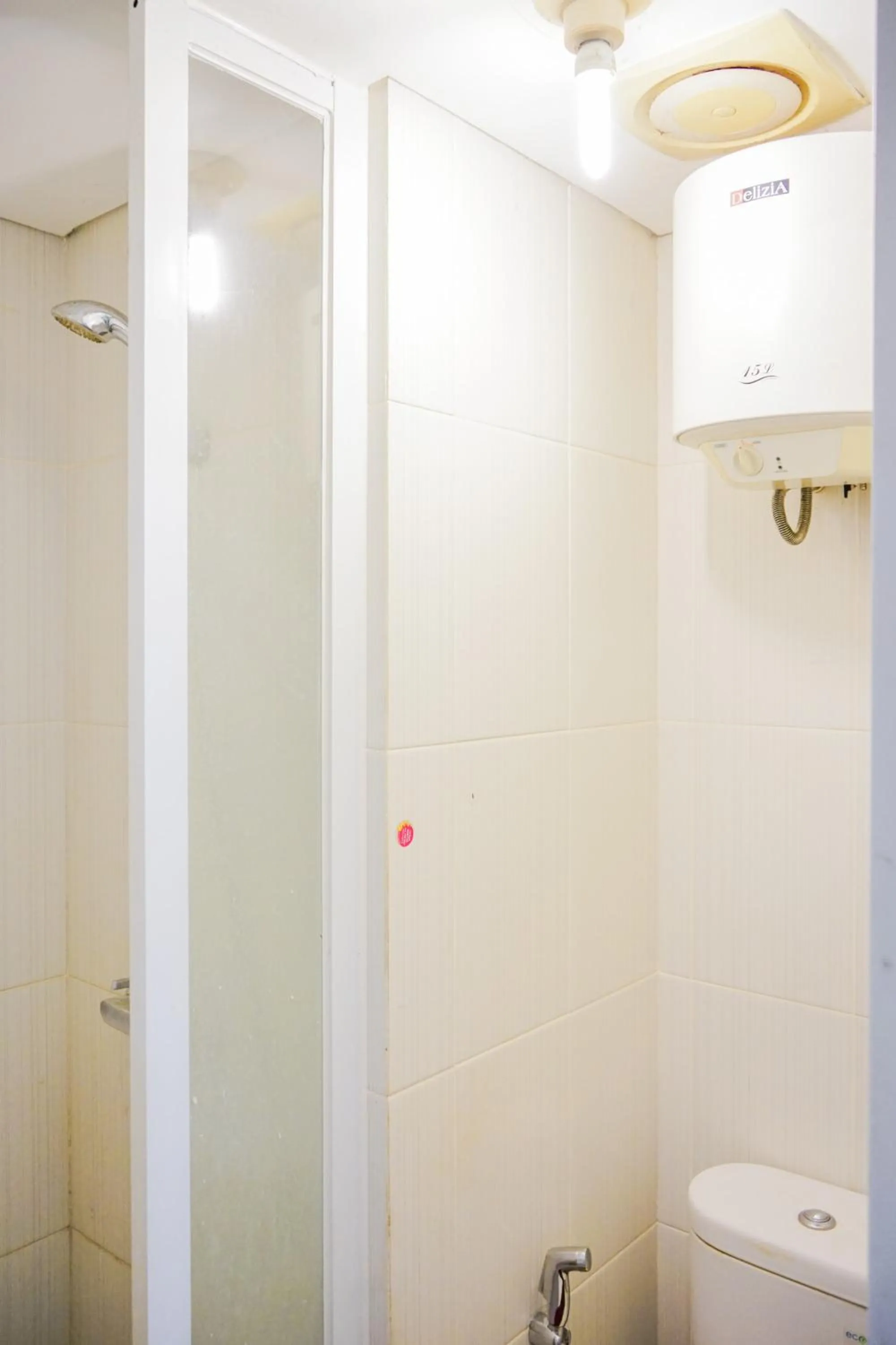 Relax and Comfy @ Studio 19 Avenue Apartment By Travelio