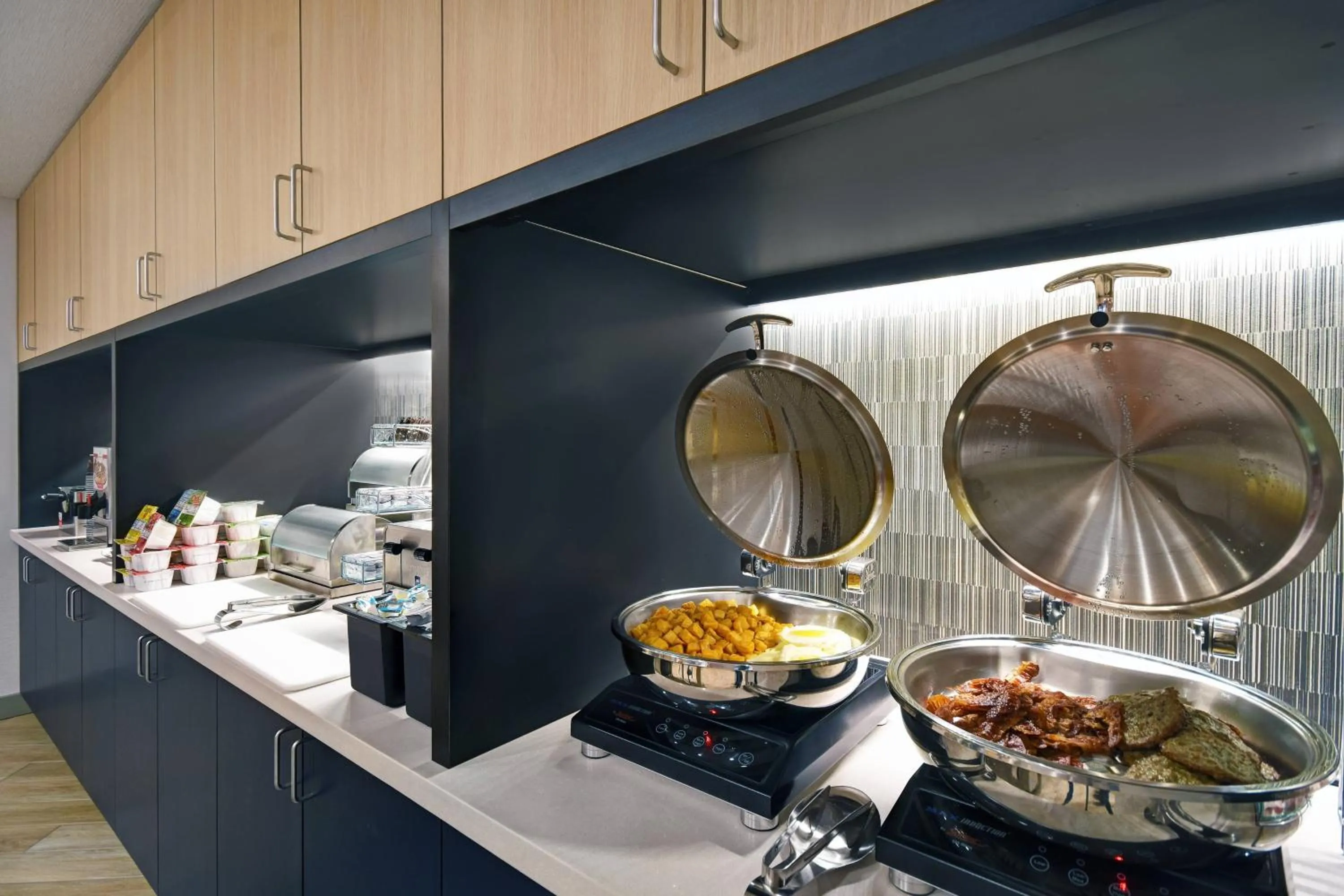 Breakfast in TownePlace Suites by Marriott Fall River Westport