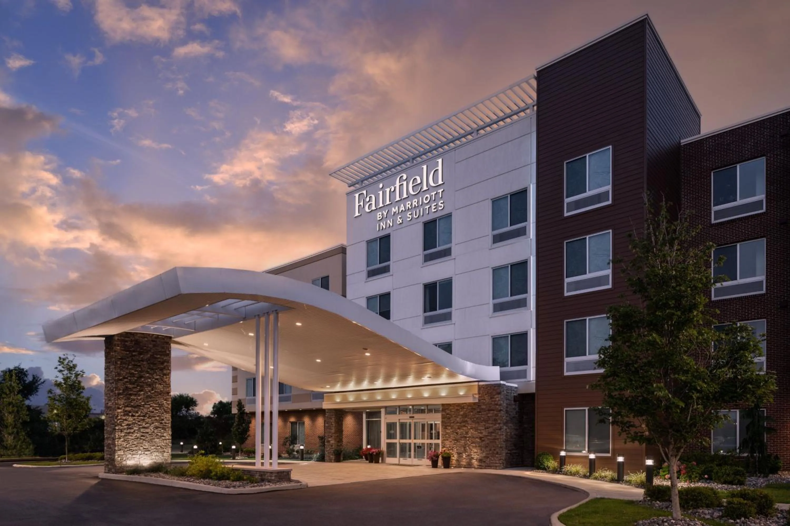 Property building in Fairfield Inn & Suites by Marriott Cleveland Tiedeman Road