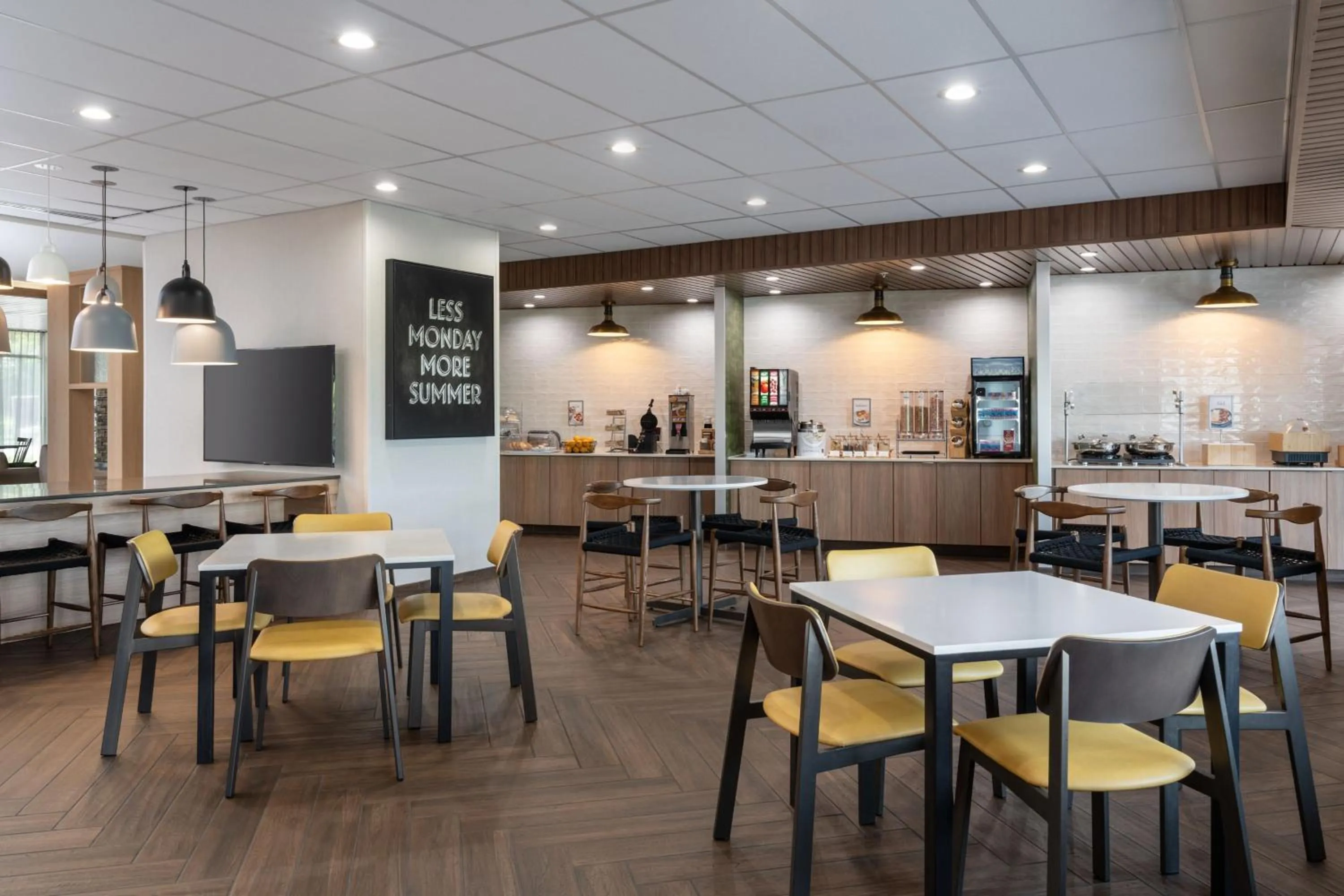 Breakfast in Fairfield Inn & Suites by Marriott Cleveland Tiedeman Road