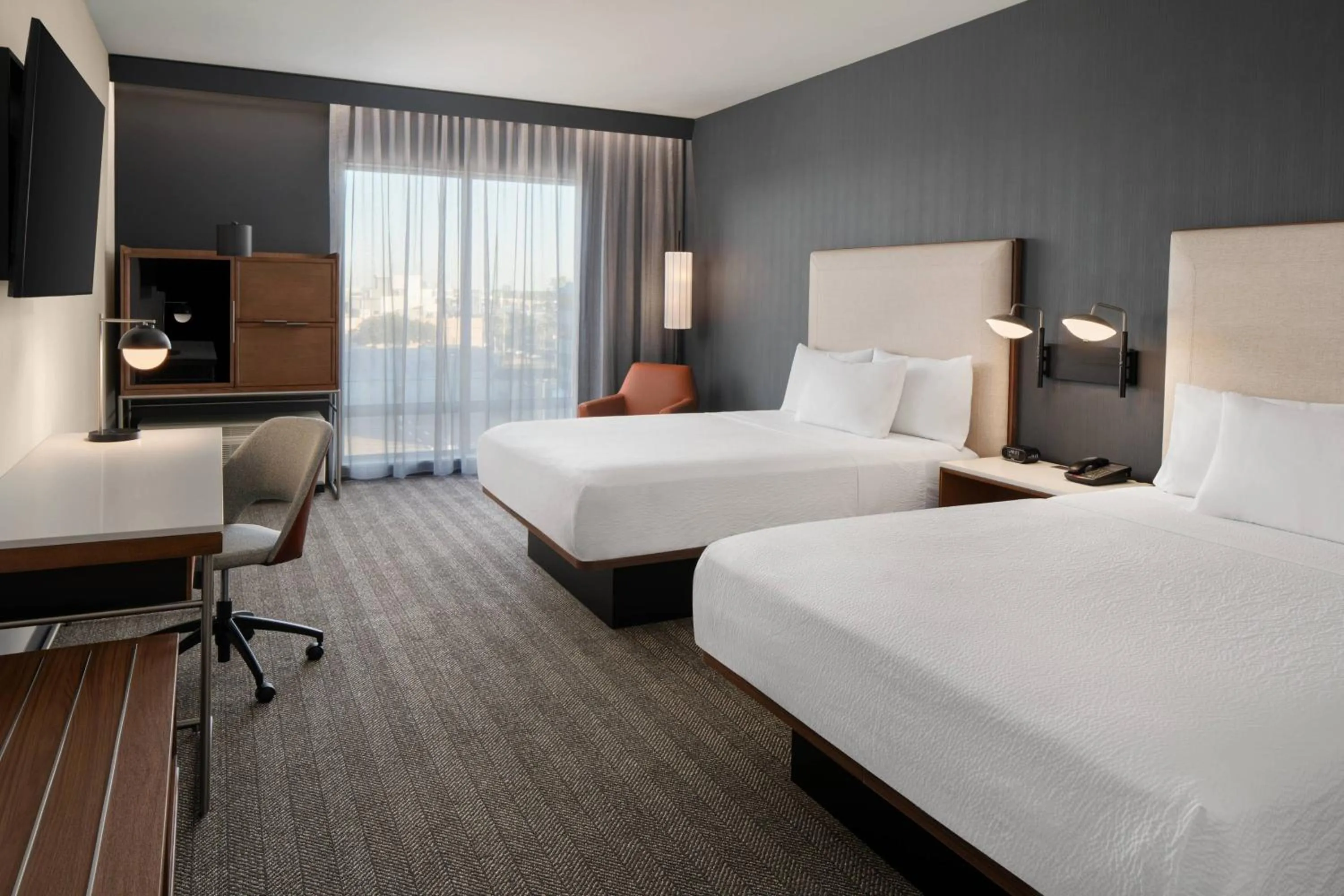 Photo of the whole room, Bed in Courtyard by Marriott Houston I-10 West/Memorial