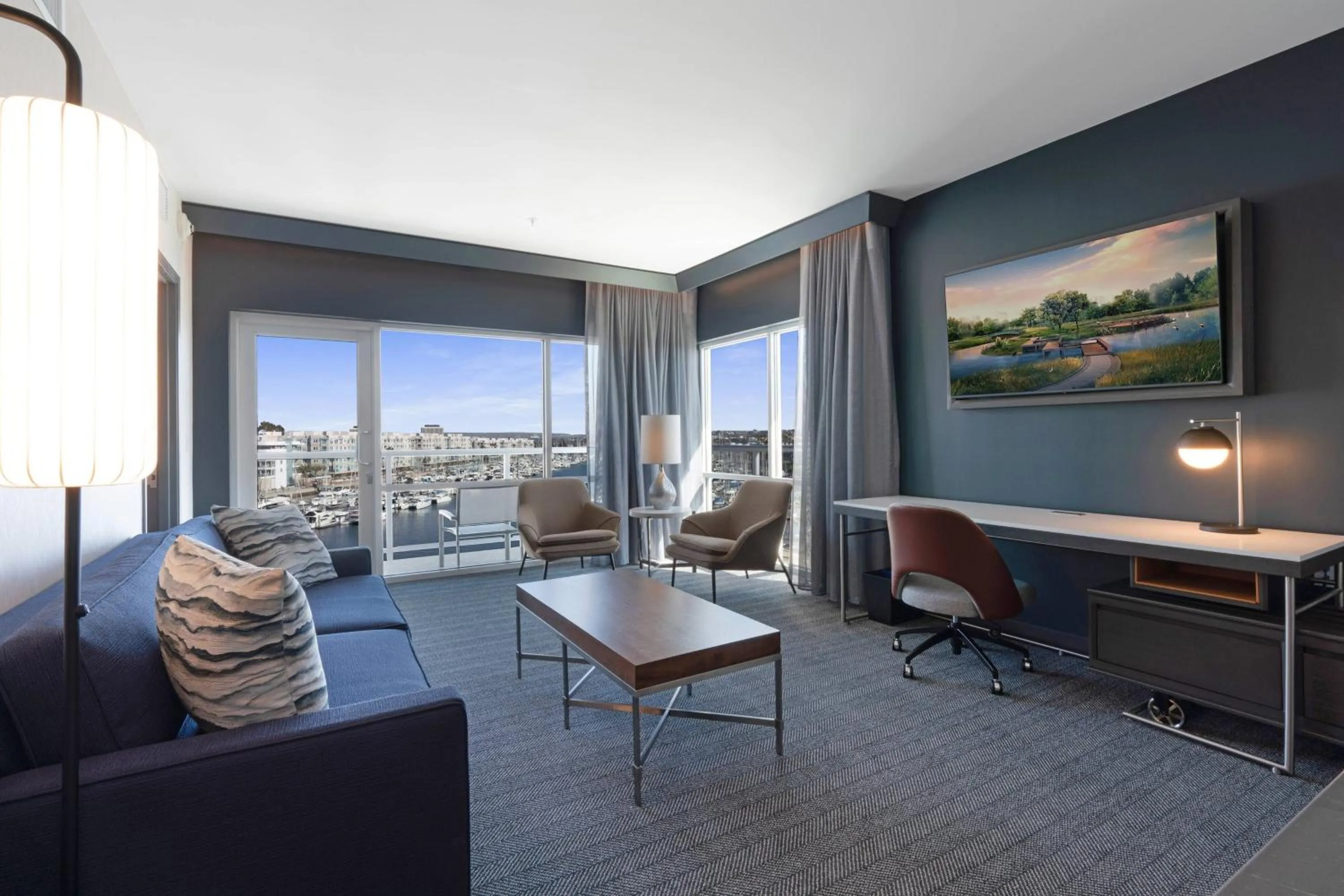 Bedroom in Courtyard by Marriott Marina del Rey