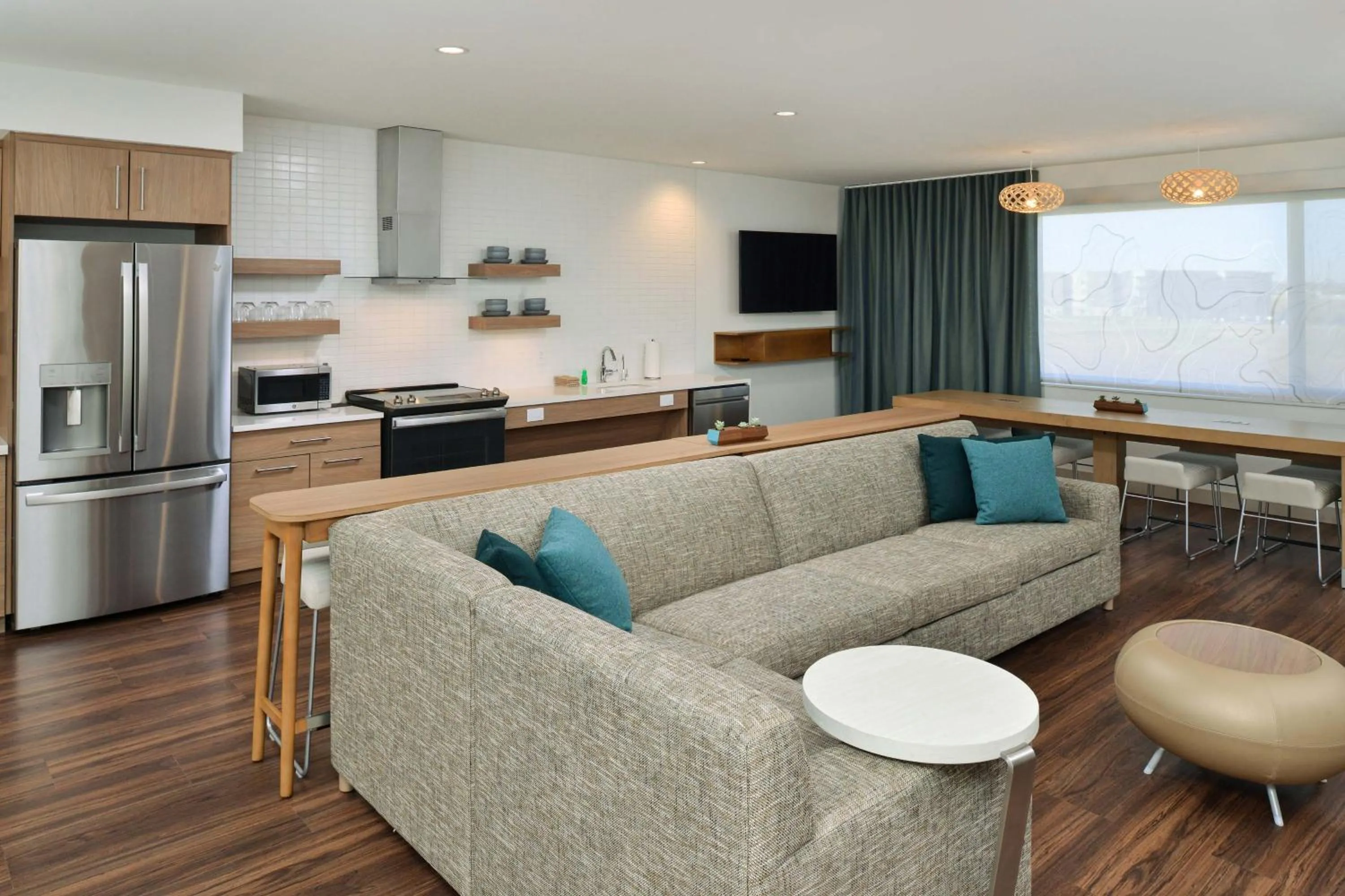 Photo of the whole room in Element North Kansas City