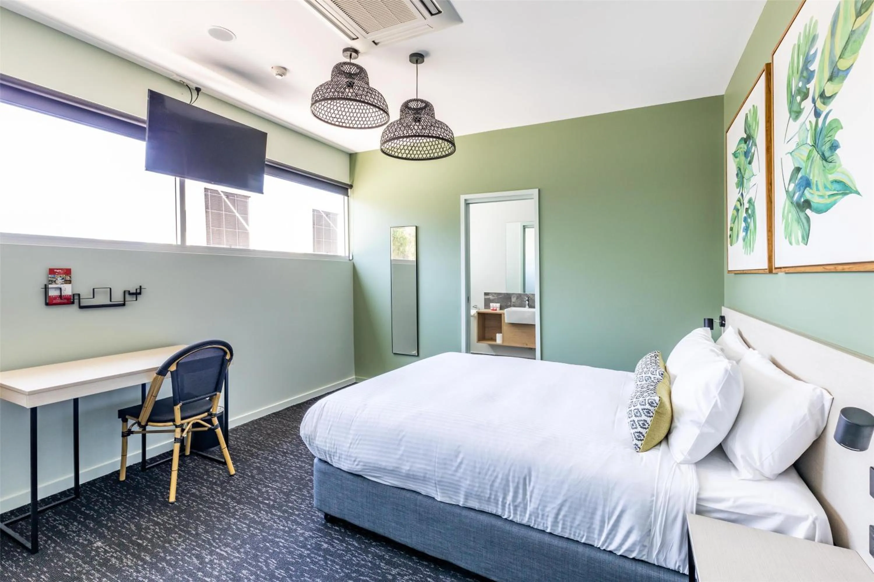 Bedroom, Bed in Nightcap at Commercial Hotel