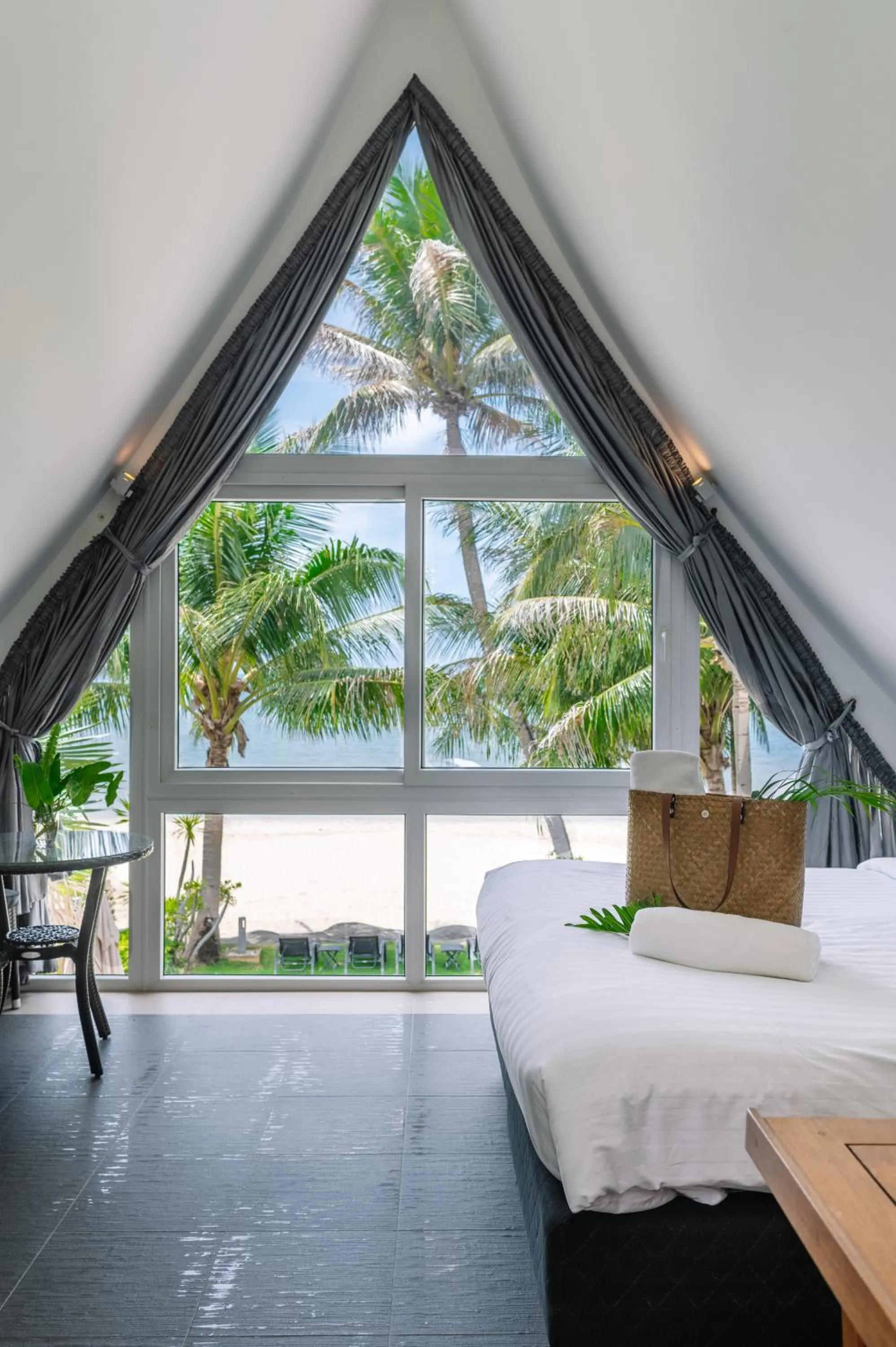Sea view, Bed in Utalay Koh Chang Villas