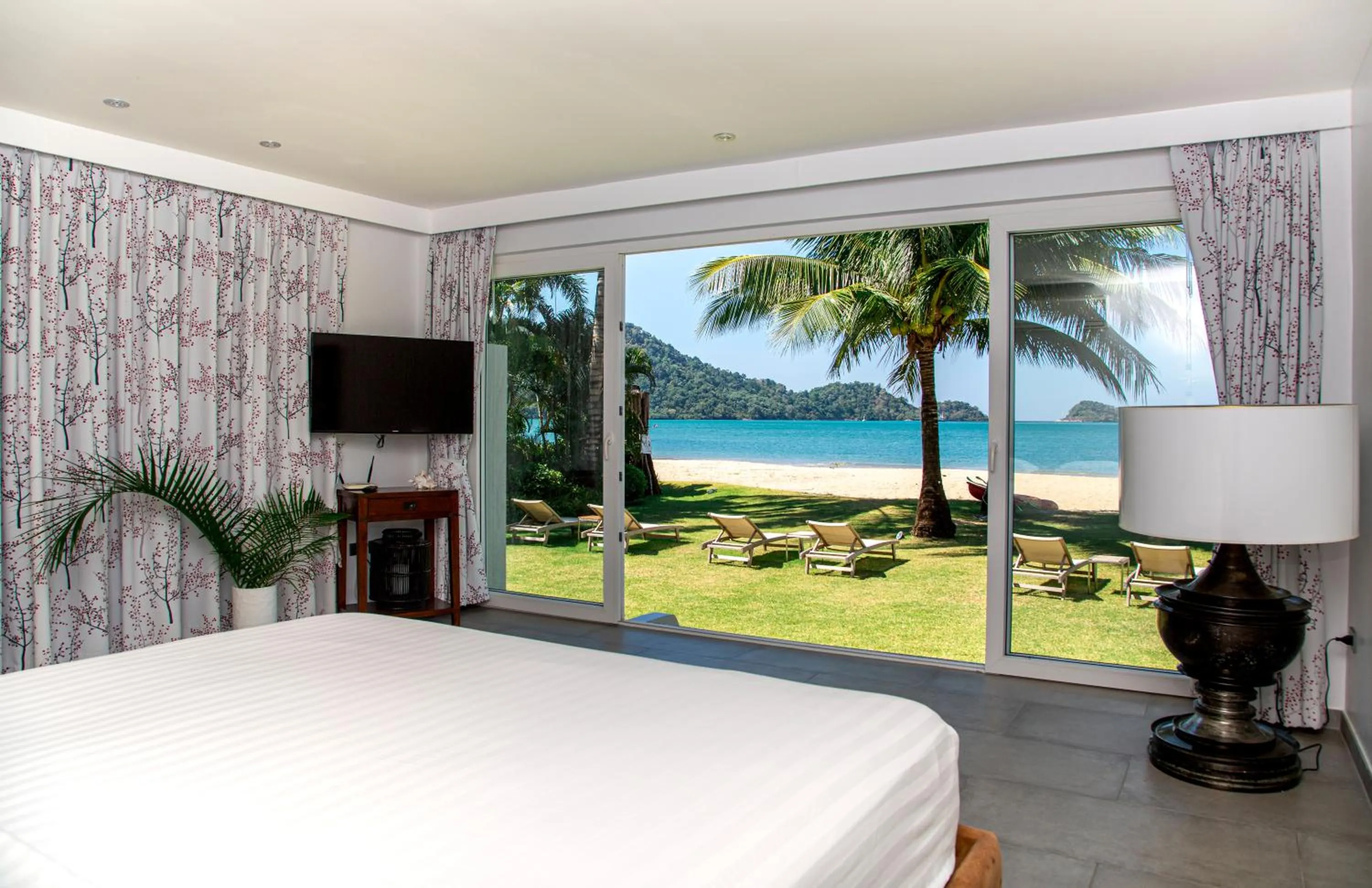 Bed in Utalay Koh Chang Villas